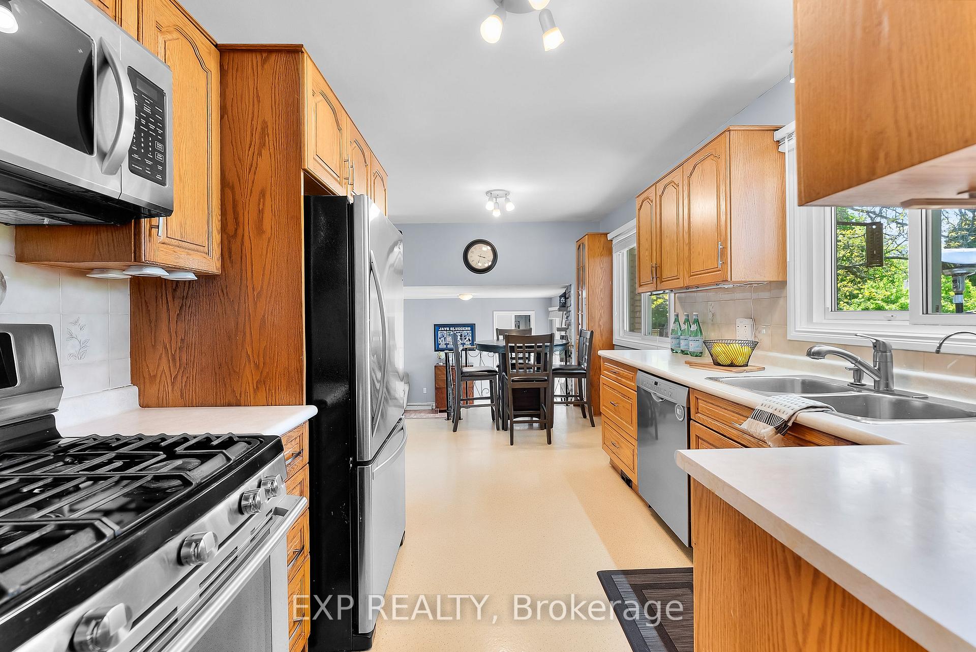 Photo 33 of 7 Saturn Court, St. Catharines, Bunting/Linwell — HOMEH