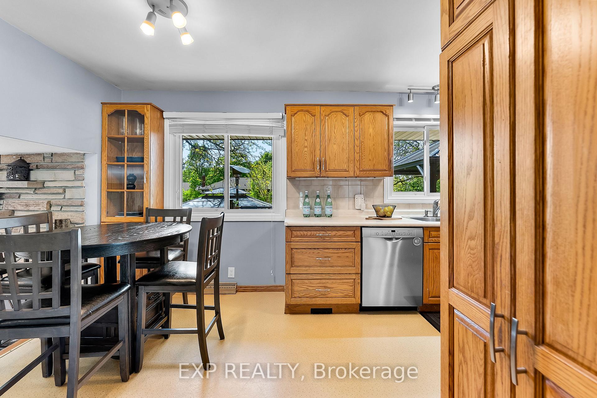 Photo 12 of 7 Saturn Court, St. Catharines, Bunting/Linwell — HOMEH