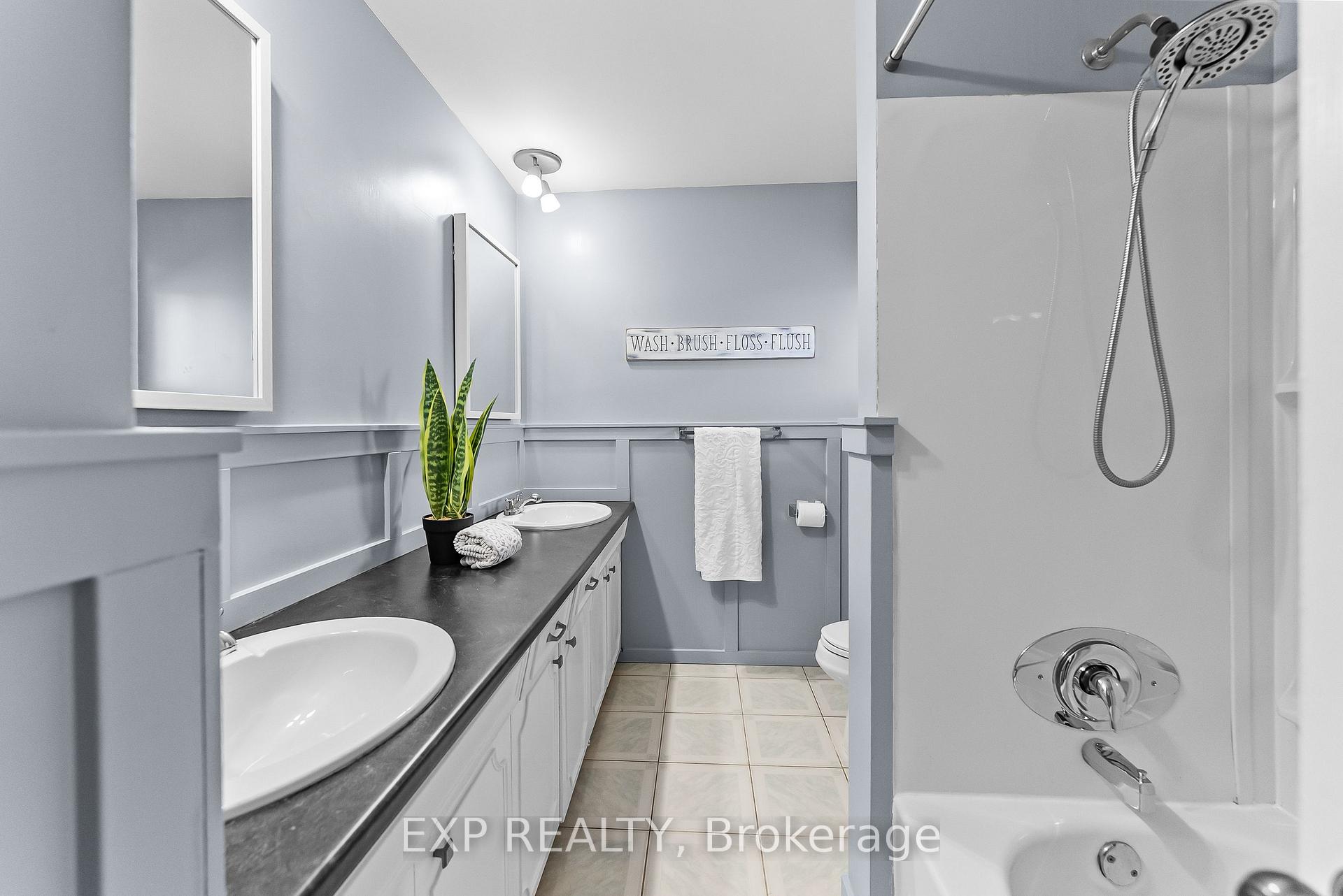 Photo 13 of 7 Saturn Court, St. Catharines, Bunting/Linwell — HOMEH