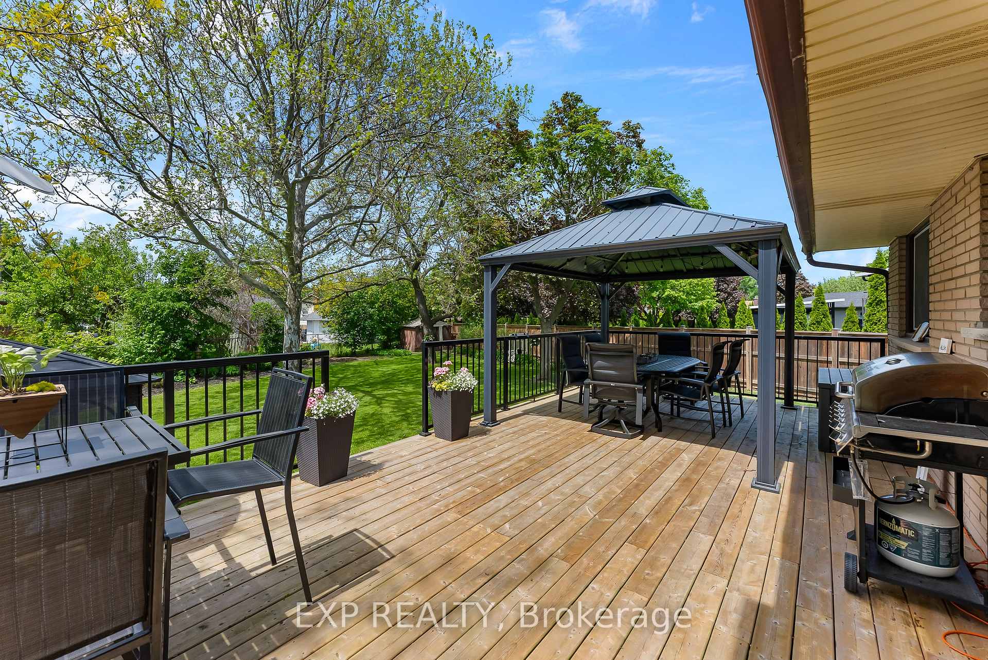 Photo 46 of 7 Saturn Court, St. Catharines, Bunting/Linwell — HOMEH