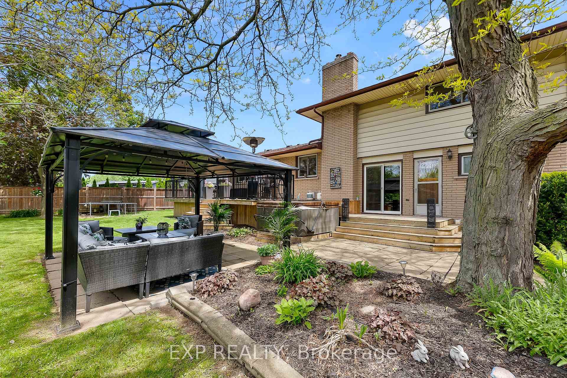 Photo 41 of 7 Saturn Court, St. Catharines, Bunting/Linwell — HOMEH