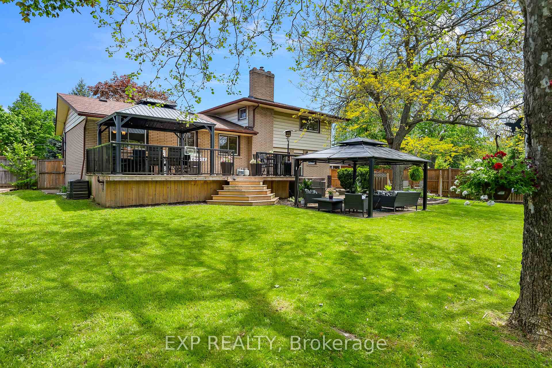 Photo 40 of 7 Saturn Court, St. Catharines, Bunting/Linwell — HOMEH