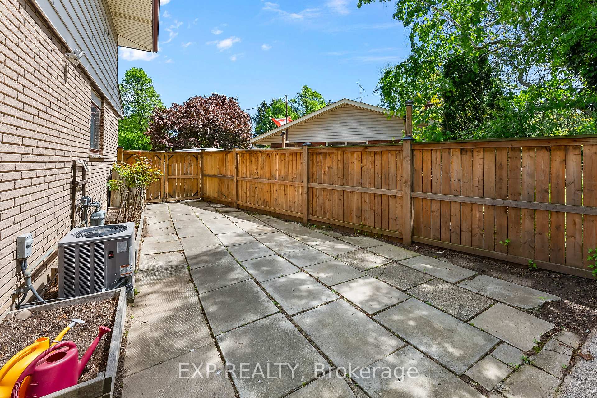 Photo 34 of 7 Saturn Court, St. Catharines, Bunting/Linwell — HOMEH