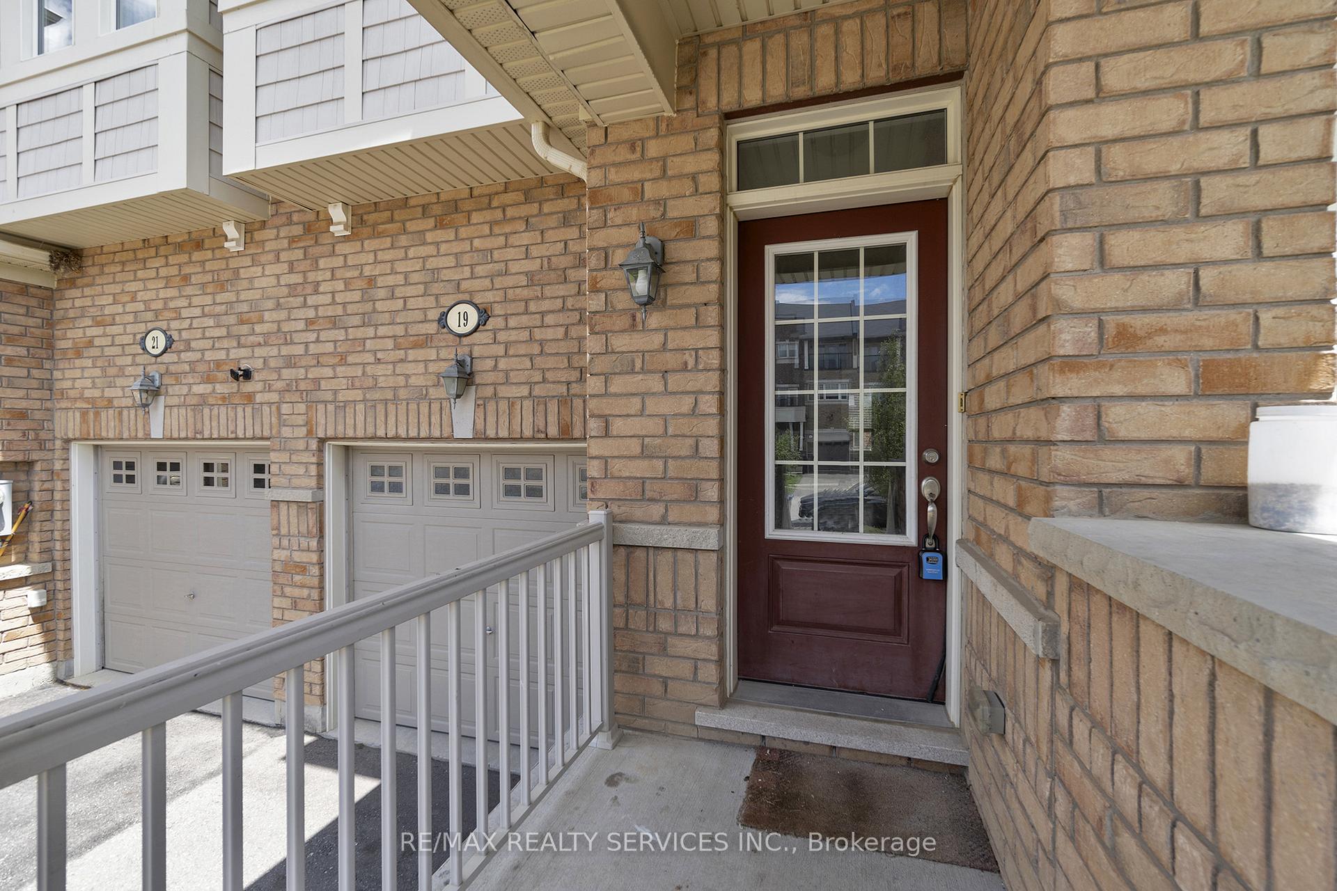 Photo 32 of 19 Sky Harbour Drive, Brampton, Bram West — HOMEH