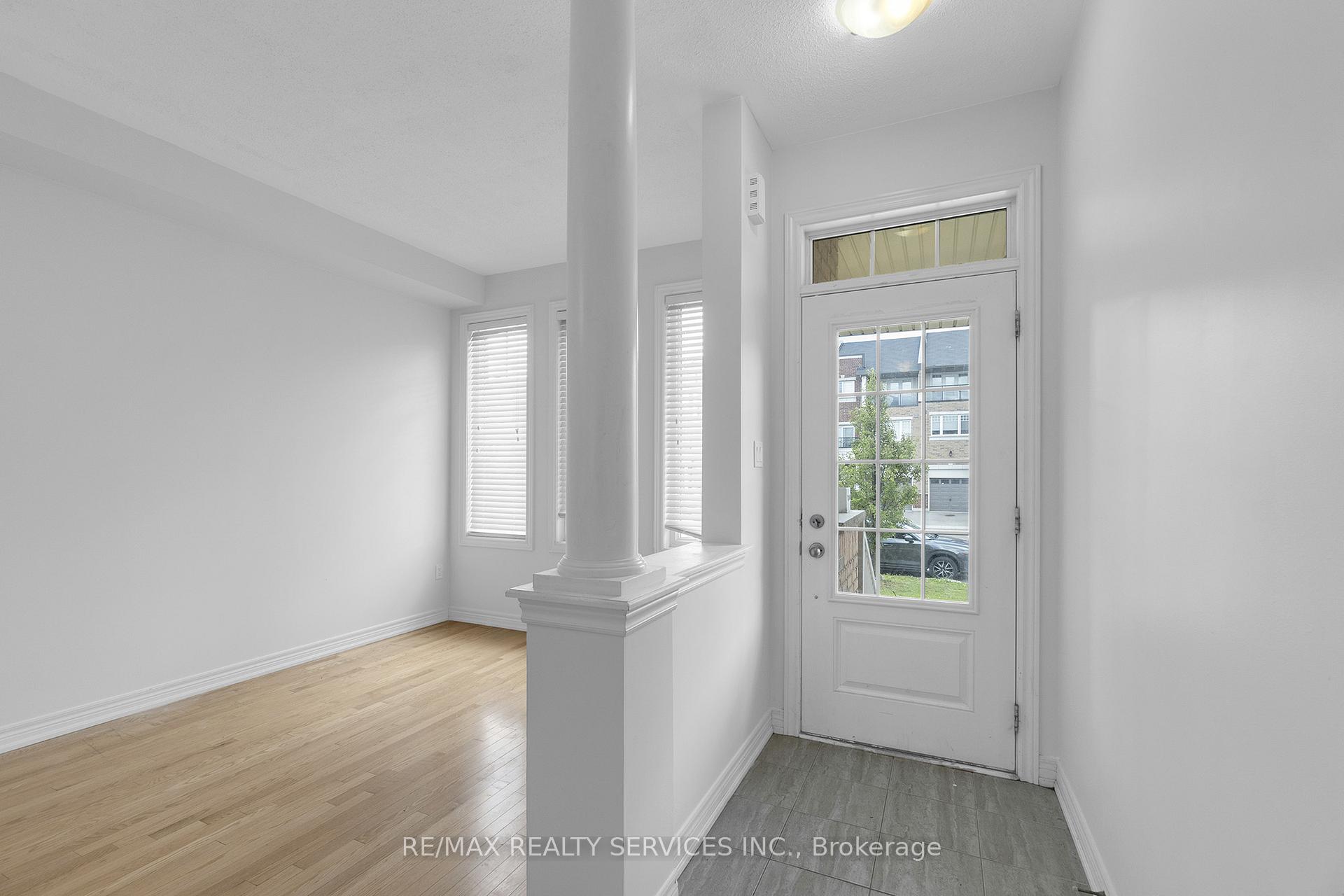 Photo 24 of 19 Sky Harbour Drive, Brampton, Bram West — HOMEH