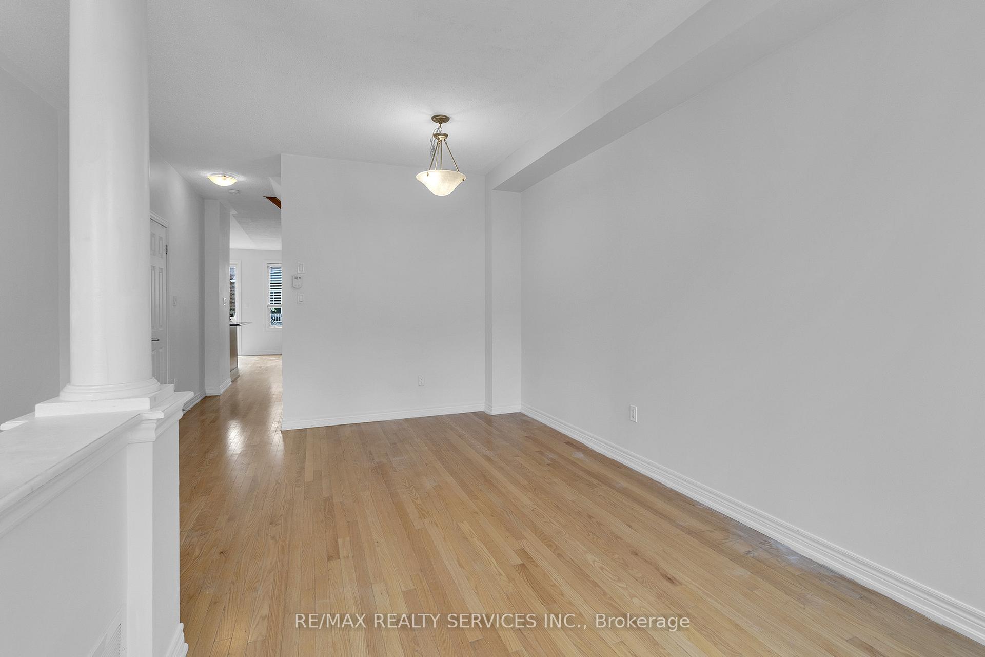 Photo 6 of 19 Sky Harbour Drive, Brampton, Bram West — HOMEH