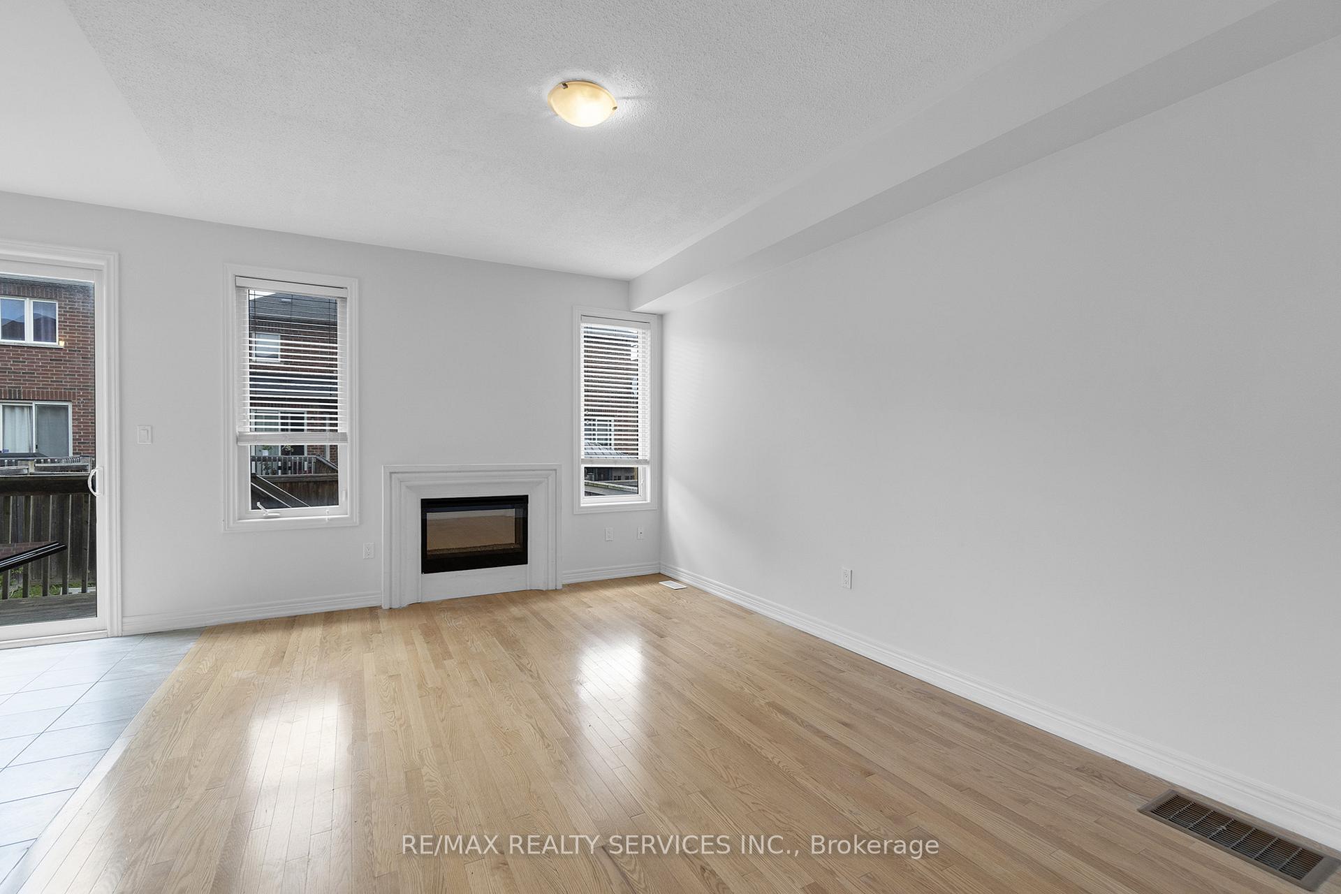 Photo 15 of 19 Sky Harbour Drive, Brampton, Bram West — HOMEH