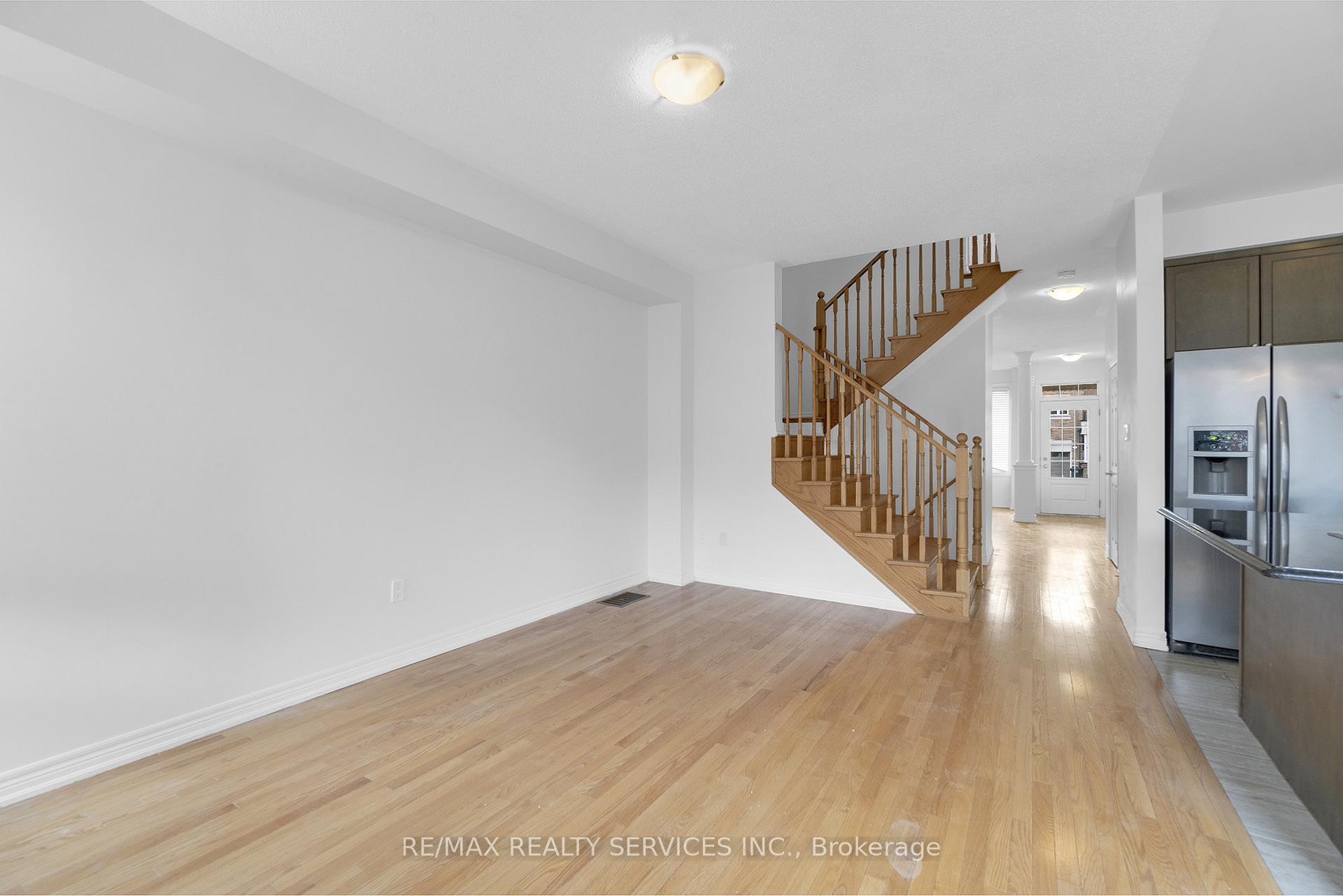 Photo 8 of 19 Sky Harbour Drive, Brampton, Bram West — HOMEH