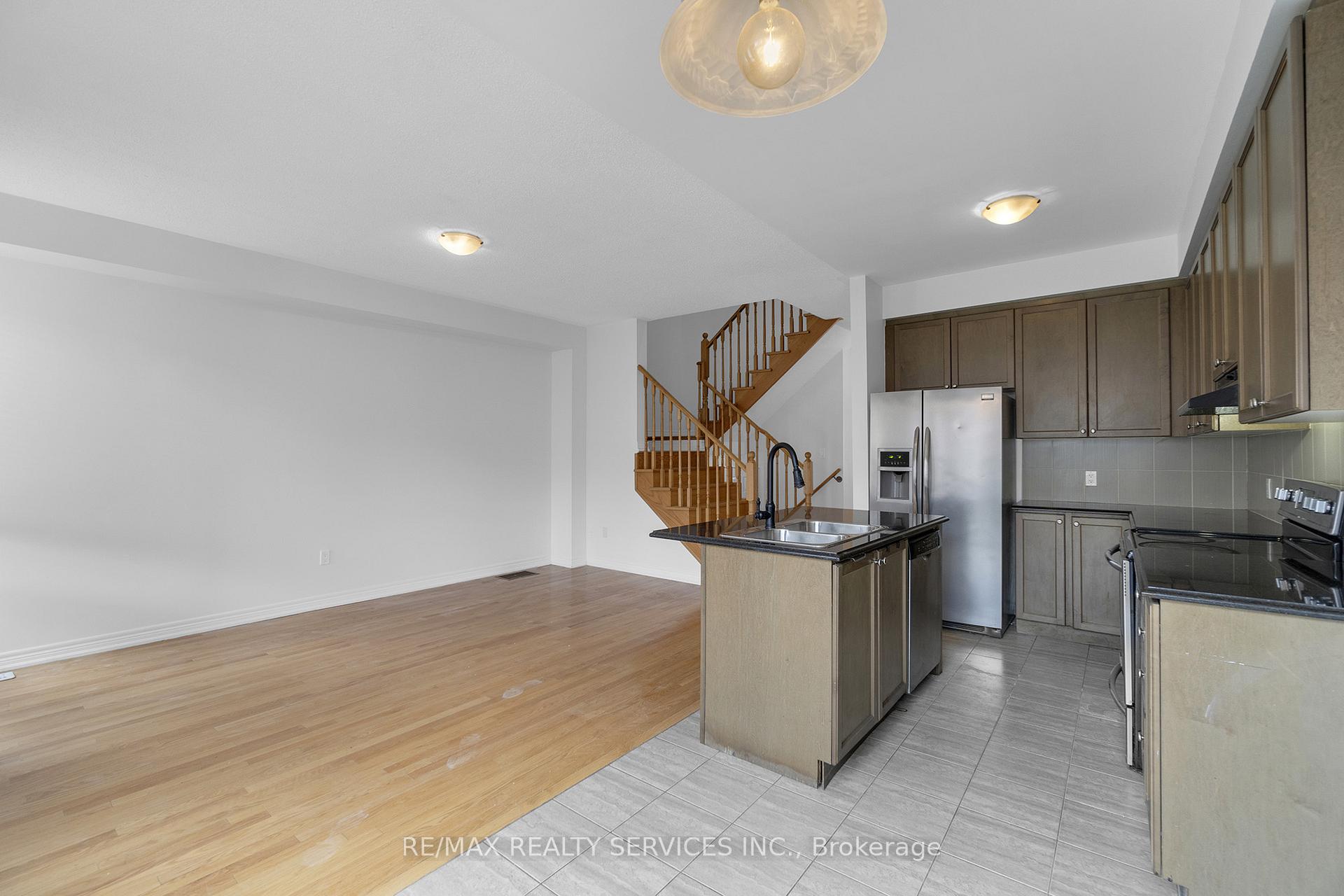 Photo 36 of 19 Sky Harbour Drive, Brampton, Bram West — HOMEH