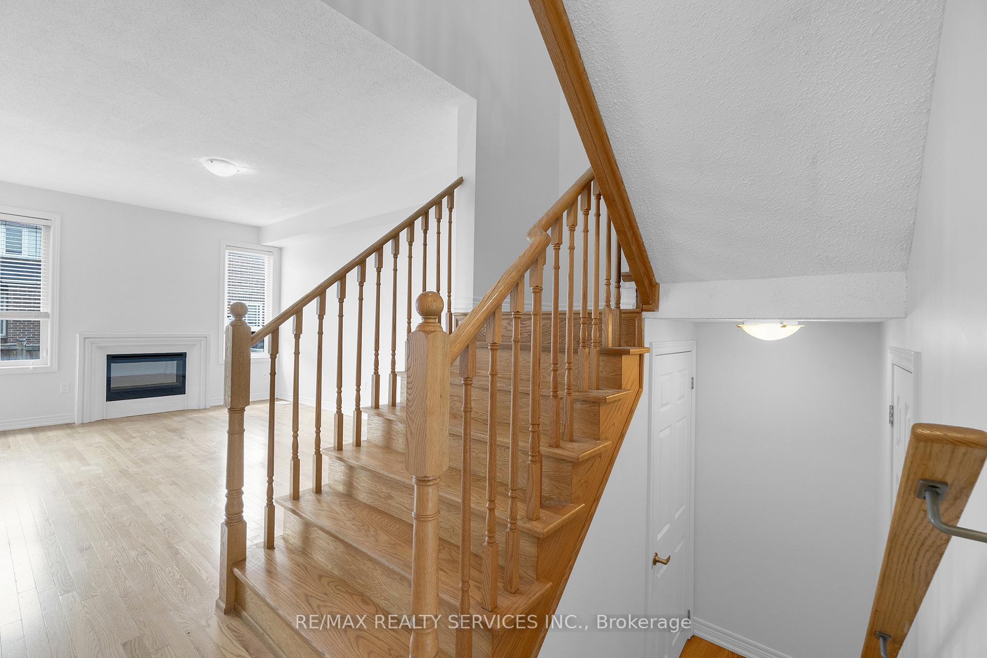 Photo 27 of 19 Sky Harbour Drive, Brampton, Bram West — HOMEH
