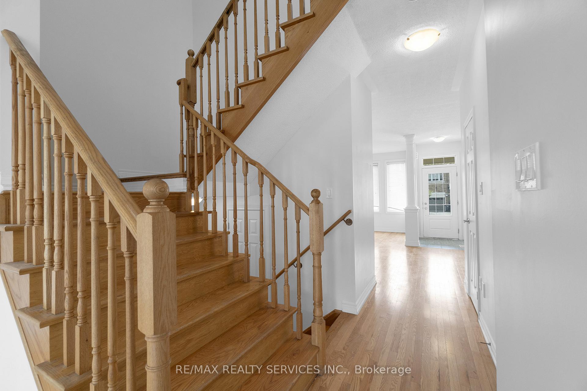 Photo 17 of 19 Sky Harbour Drive, Brampton, Bram West — HOMEH