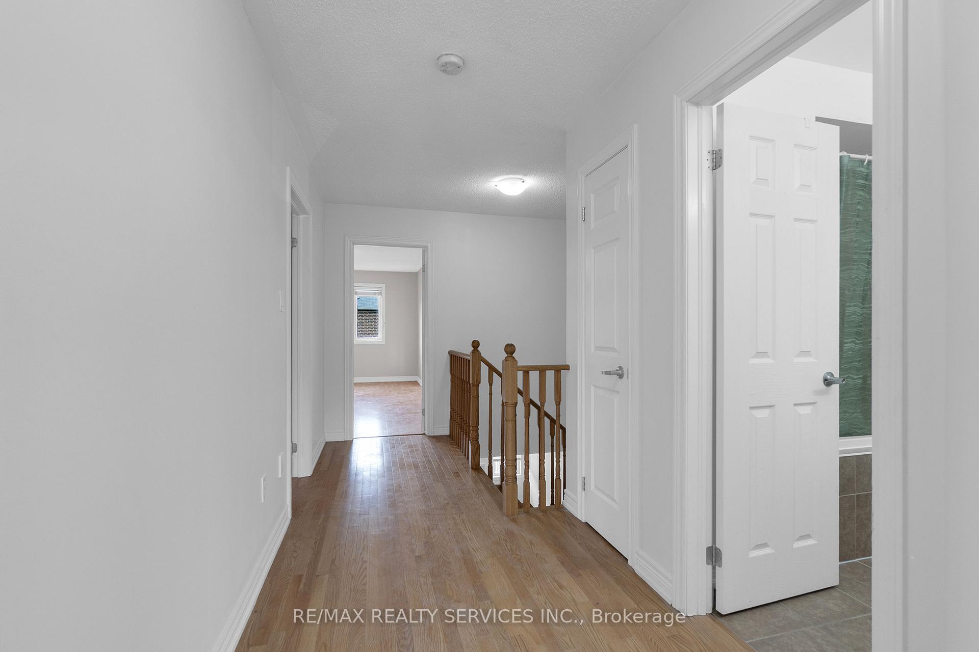 Photo 14 of 19 Sky Harbour Drive, Brampton, Bram West — HOMEH
