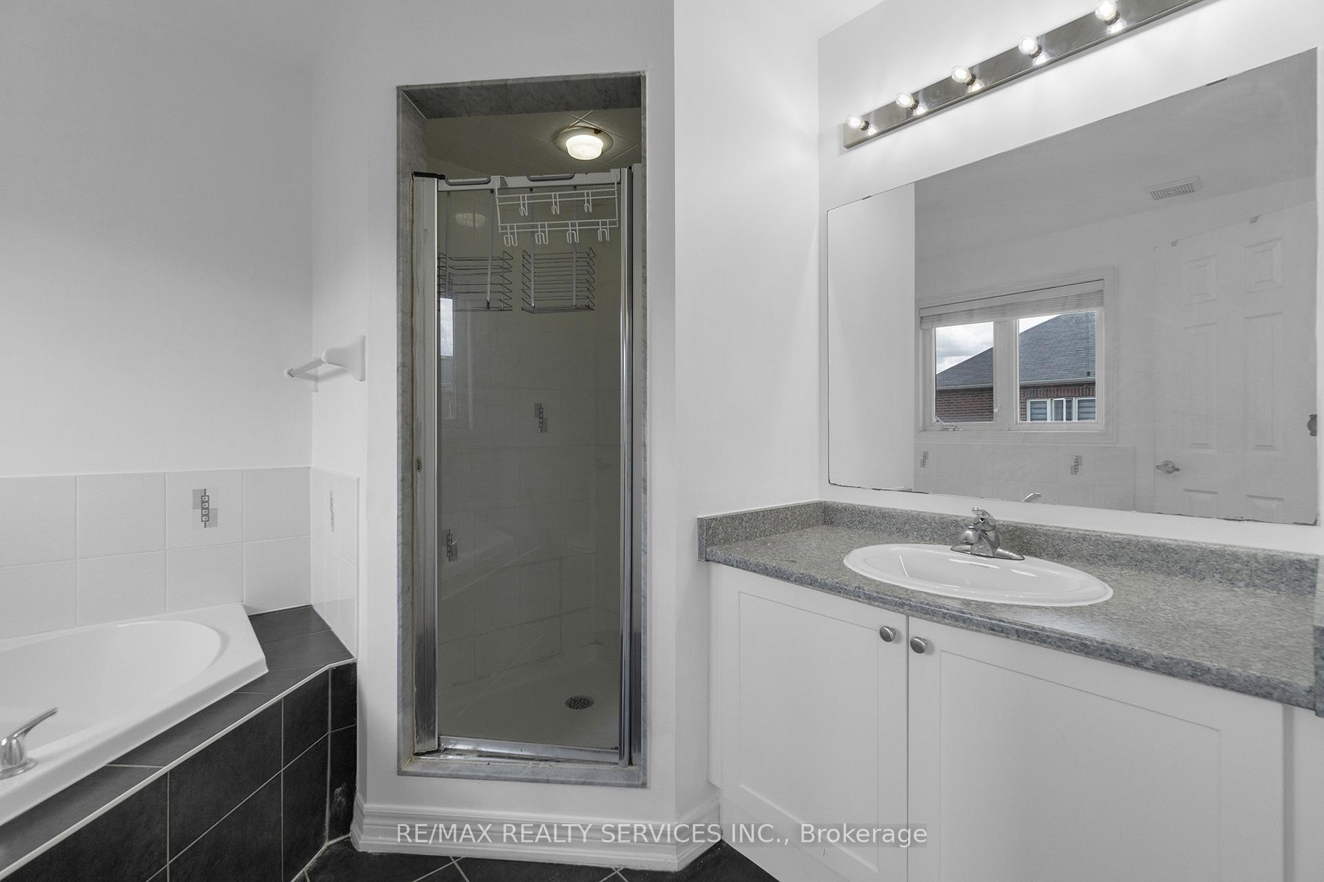 Photo 21 of 19 Sky Harbour Drive, Brampton, Bram West — HOMEH