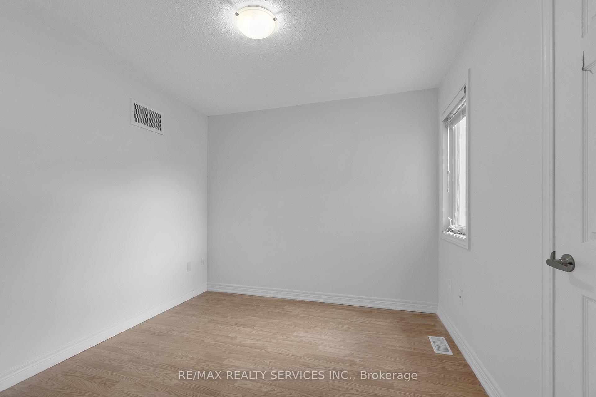 Photo 20 of 19 Sky Harbour Drive, Brampton, Bram West — HOMEH