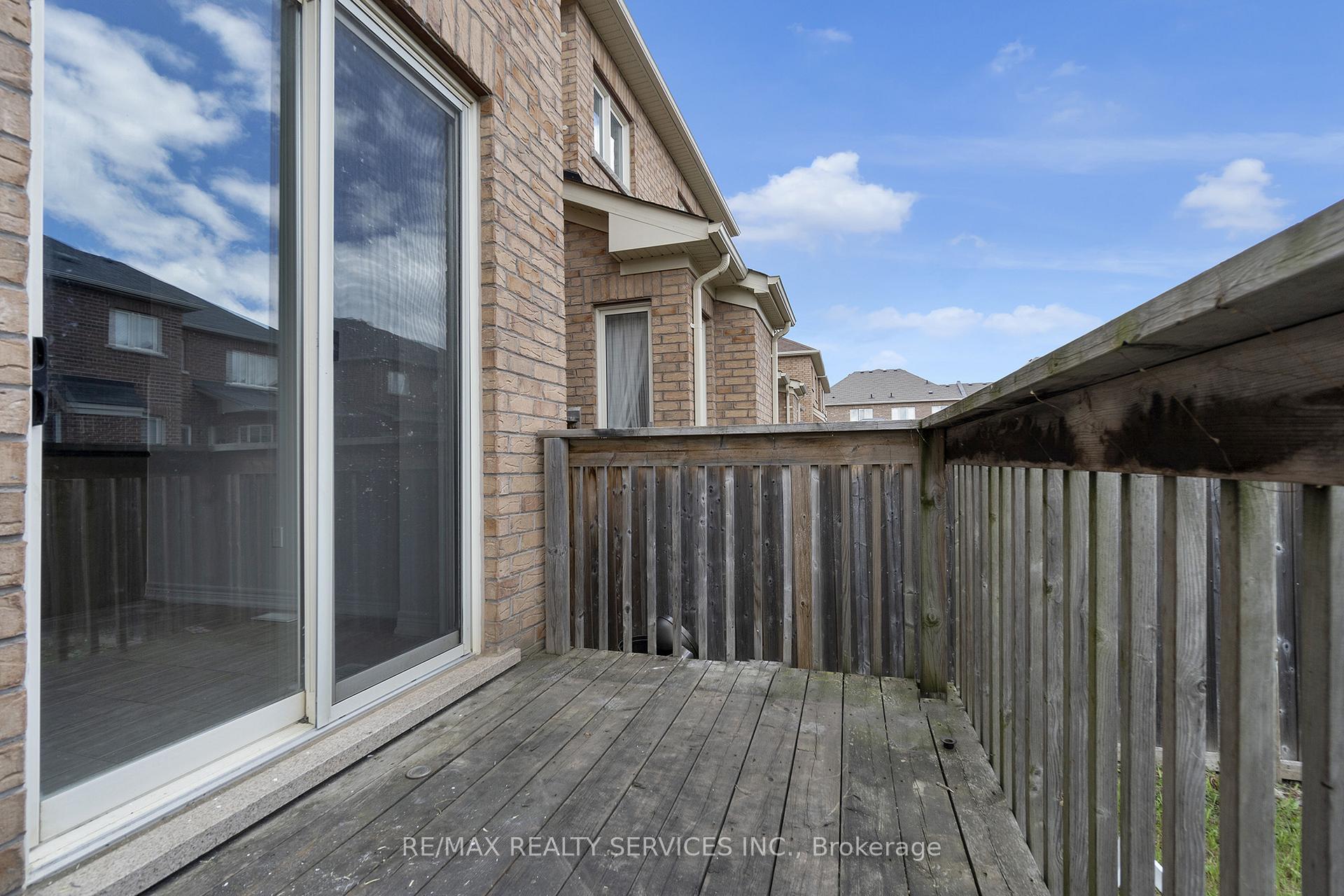 Photo 26 of 19 Sky Harbour Drive, Brampton, Bram West — HOMEH
