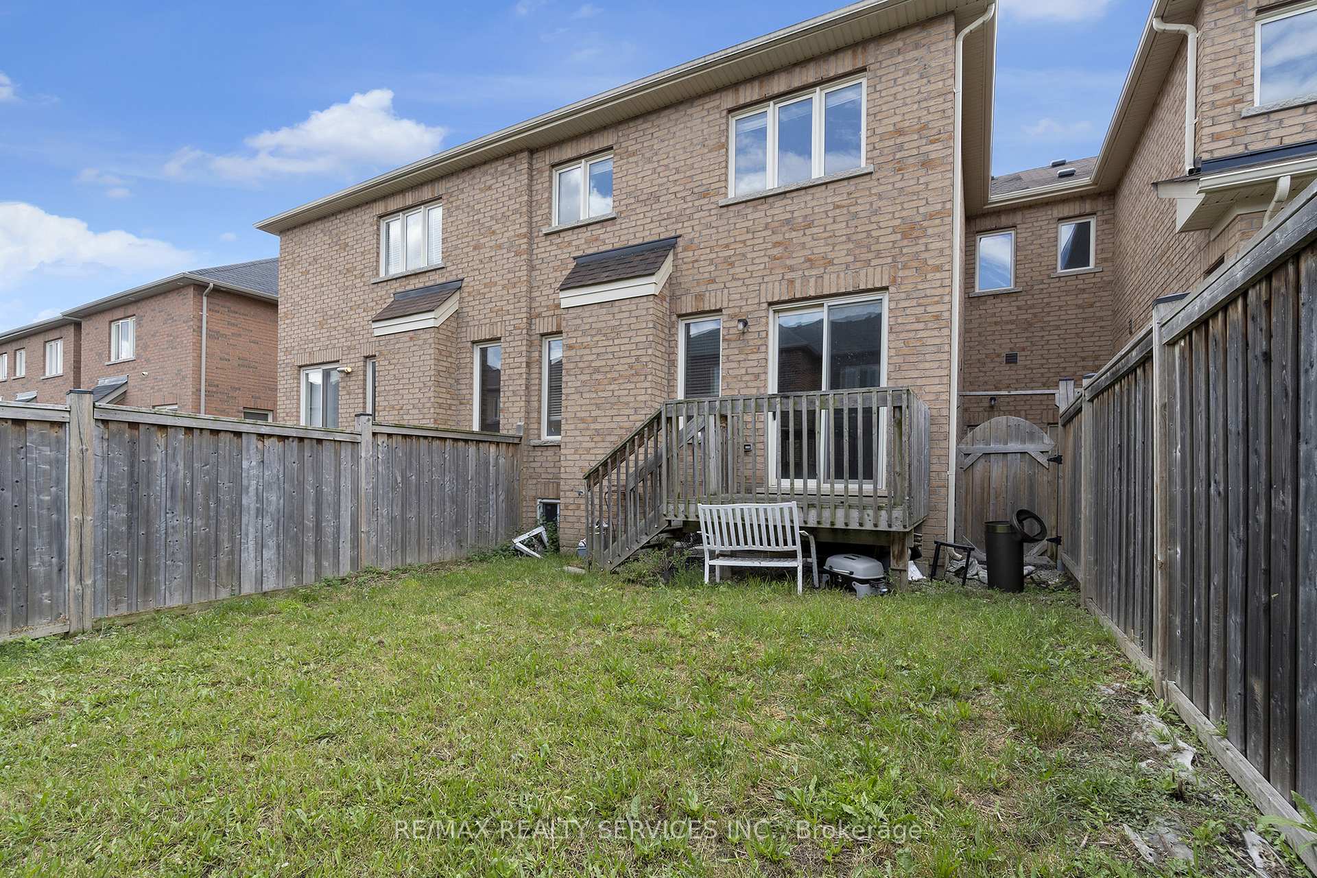 Photo 9 of 19 Sky Harbour Drive, Brampton, Bram West — HOMEH