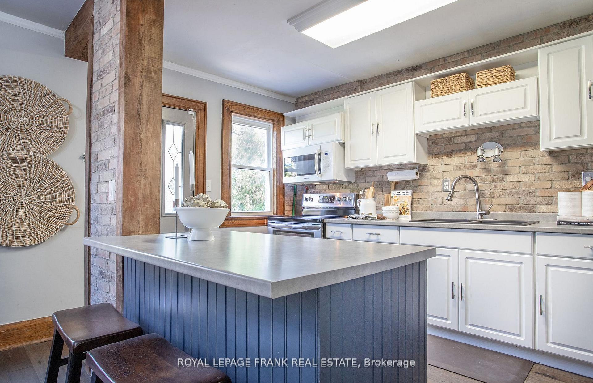 Photo 8 of 104 McLaughlin Boulevard, Oshawa, O'Neill — HOMEH