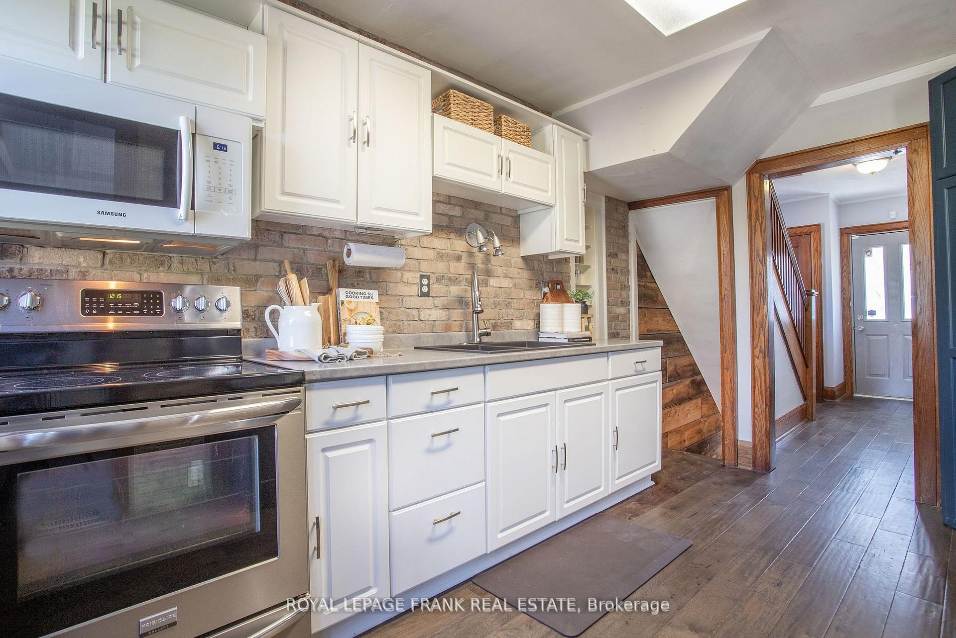 Photo 19 of 104 McLaughlin Boulevard, Oshawa, O'Neill — HOMEH