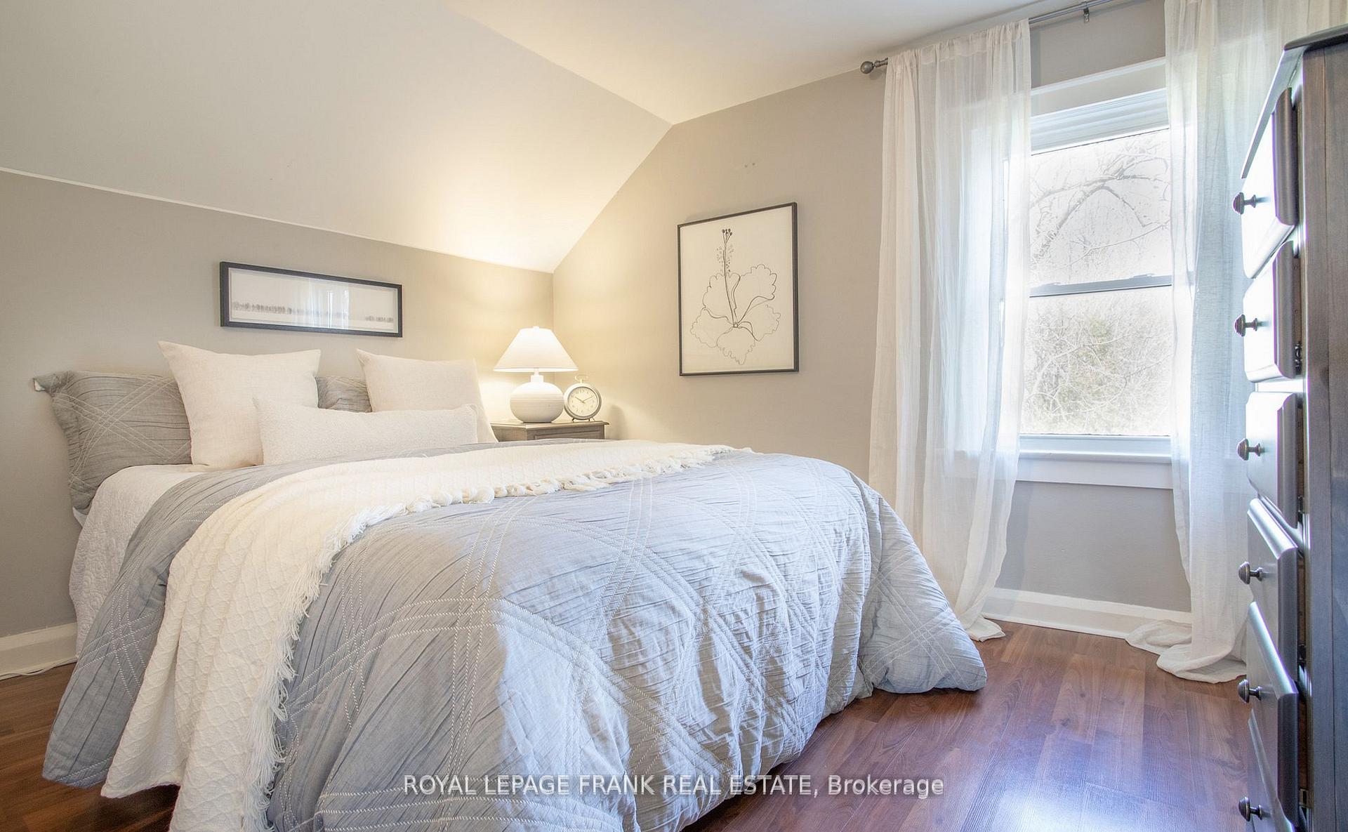 Photo 26 of 104 McLaughlin Boulevard, Oshawa, O'Neill — HOMEH