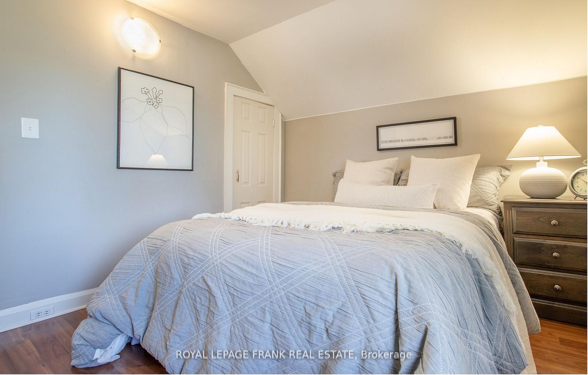 Photo 23 of 104 McLaughlin Boulevard, Oshawa, O'Neill — HOMEH