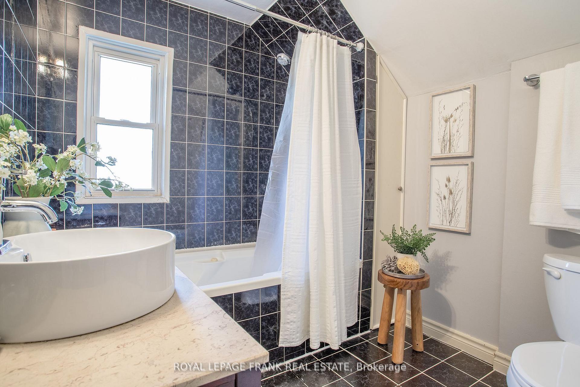 Photo 25 of 104 McLaughlin Boulevard, Oshawa, O'Neill — HOMEH