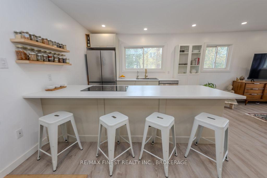 Photo 2 of 1729 Marian Crescent, Kingston, City North of 401 — HOMEH