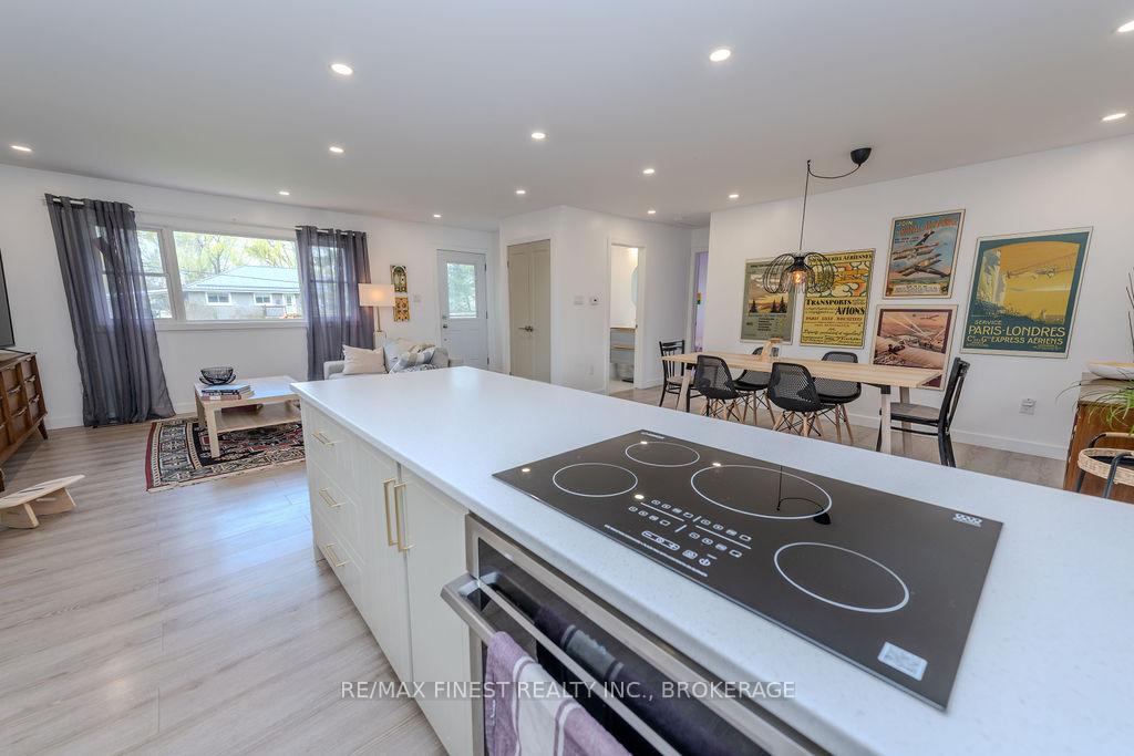 Photo 6 of 1729 Marian Crescent, Kingston, City North of 401 — HOMEH