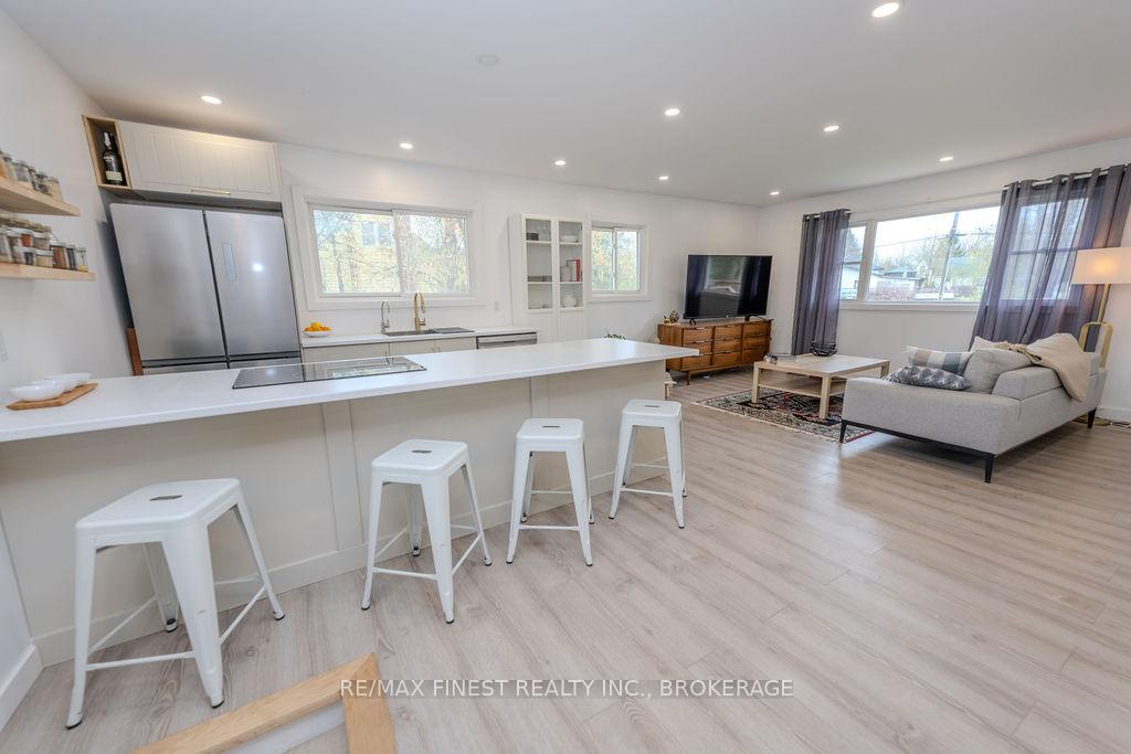Photo 10 of 1729 Marian Crescent, Kingston, City North of 401 — HOMEH