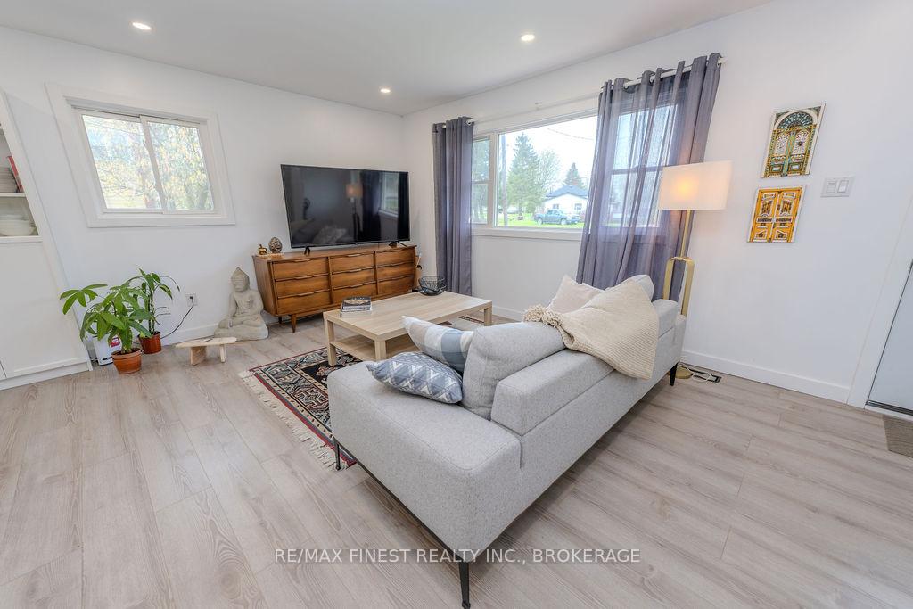 Photo 8 of 1729 Marian Crescent, Kingston, City North of 401 — HOMEH