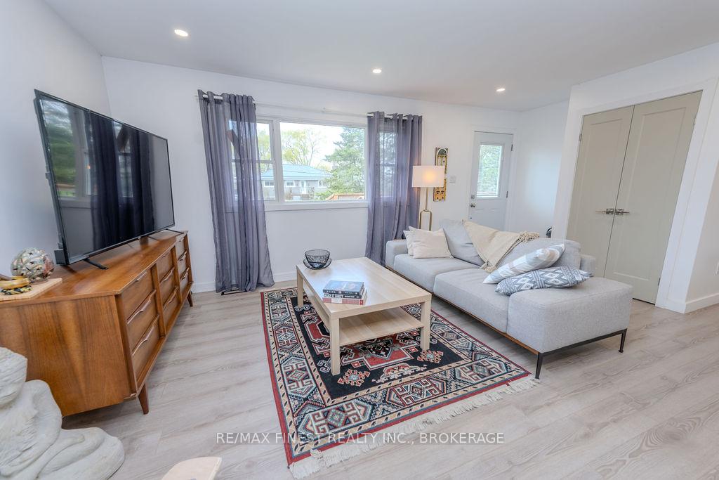 Photo 11 of 1729 Marian Crescent, Kingston, City North of 401 — HOMEH