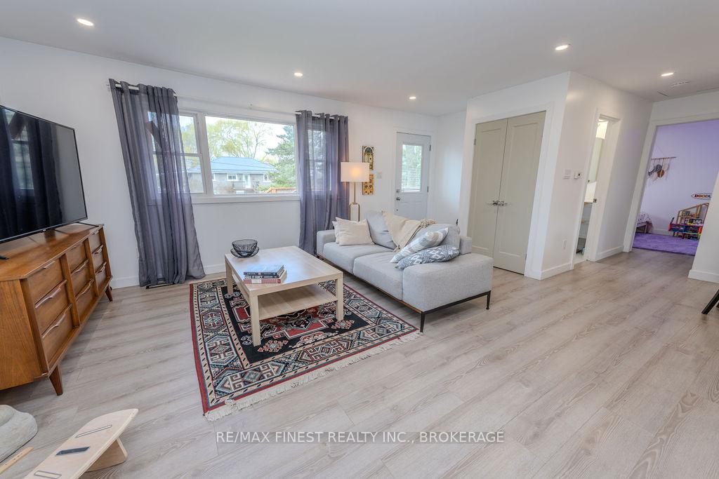 Photo 21 of 1729 Marian Crescent, Kingston, City North of 401 — HOMEH