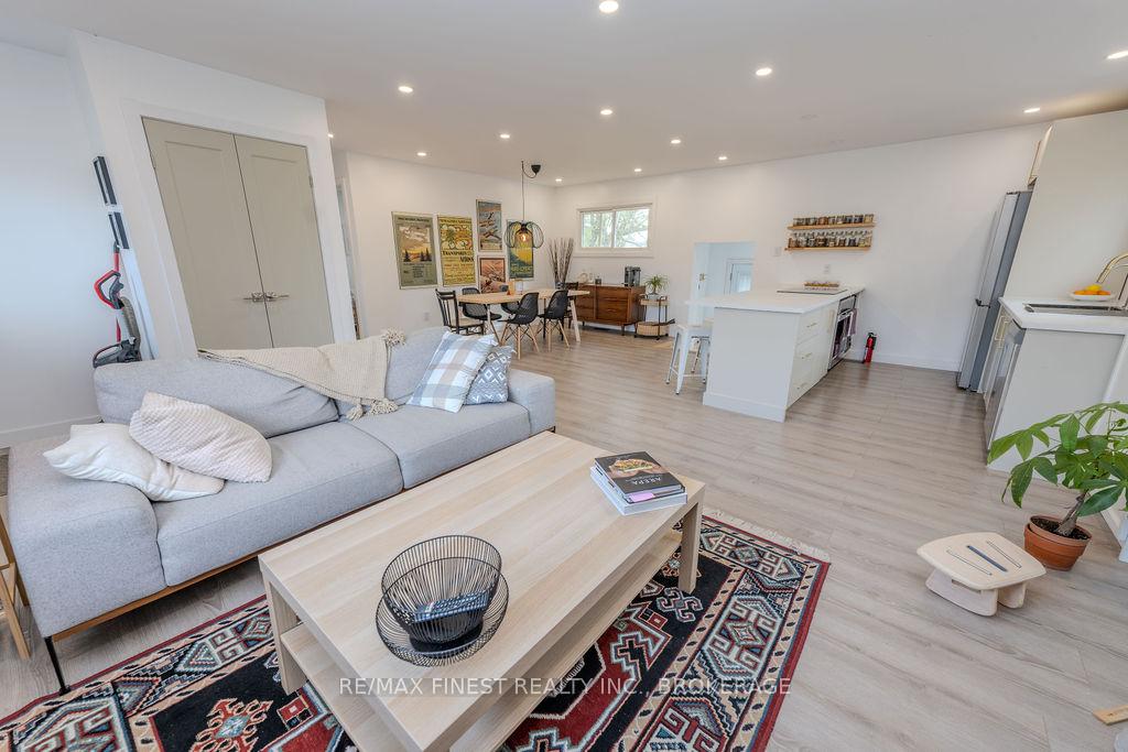 Photo 14 of 1729 Marian Crescent, Kingston, City North of 401 — HOMEH