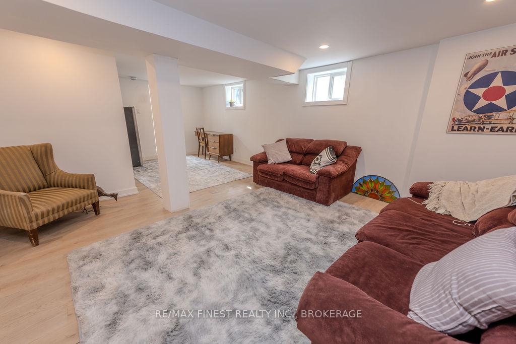 Photo 33 of 1729 Marian Crescent, Kingston, City North of 401 — HOMEH