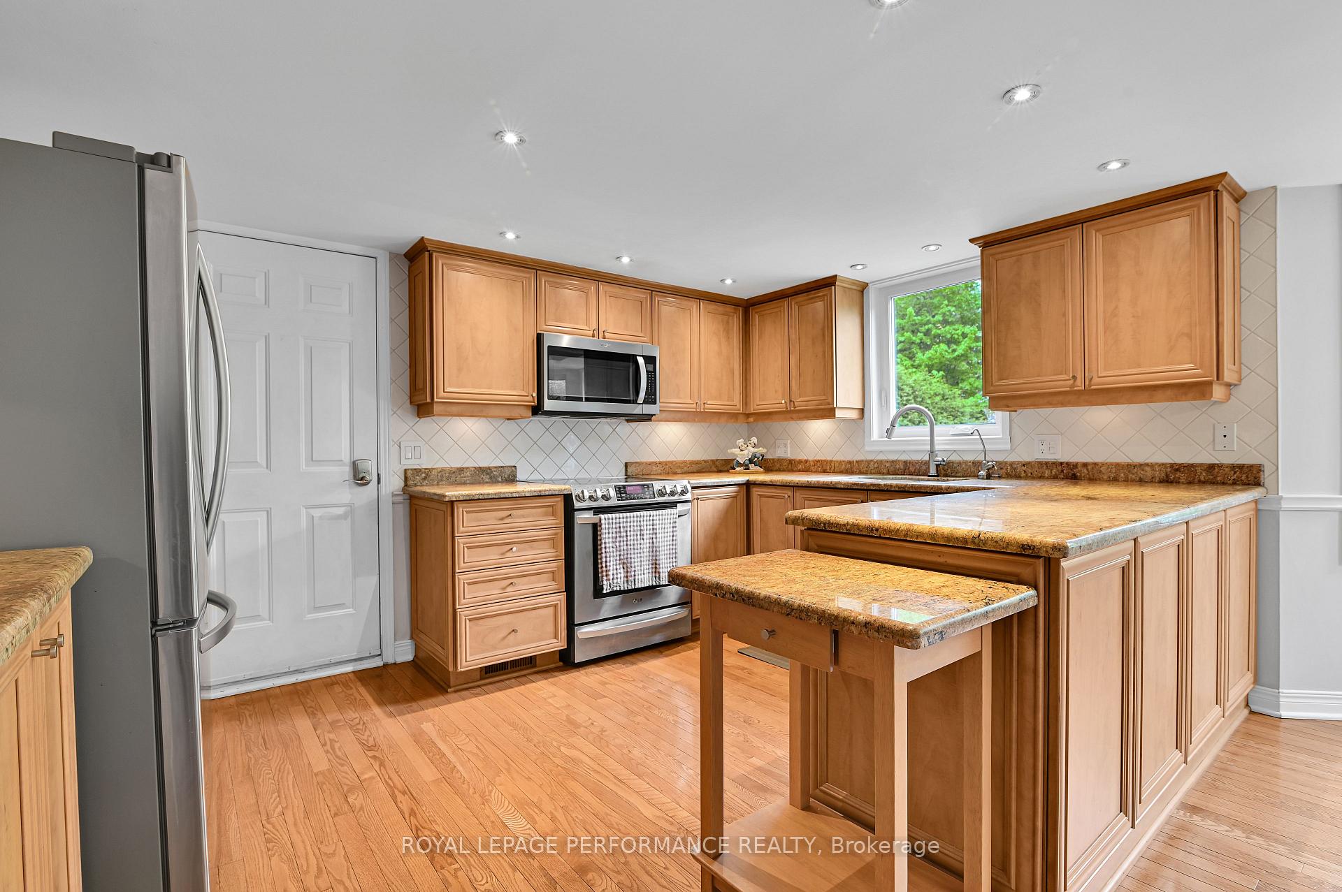 Photo 3 of 7088 Bush Drive, Ottawa, Greely — HOMEH