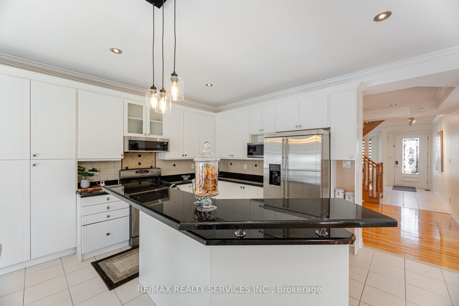 Photo 7 of 129 Seabreeze Avenue, Vaughan, Patterson — HOMEH