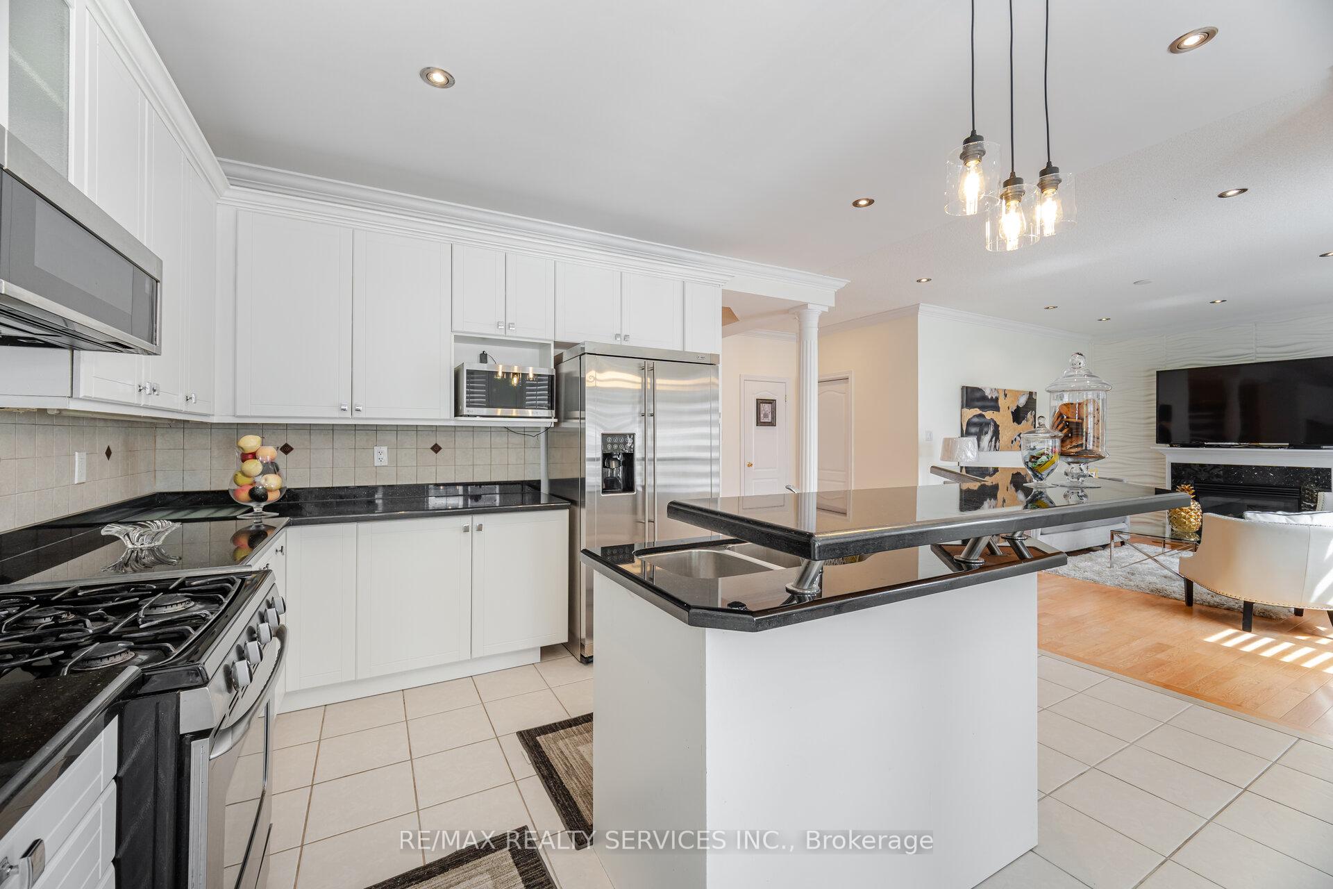 Photo 16 of 129 Seabreeze Avenue, Vaughan, Patterson — HOMEH
