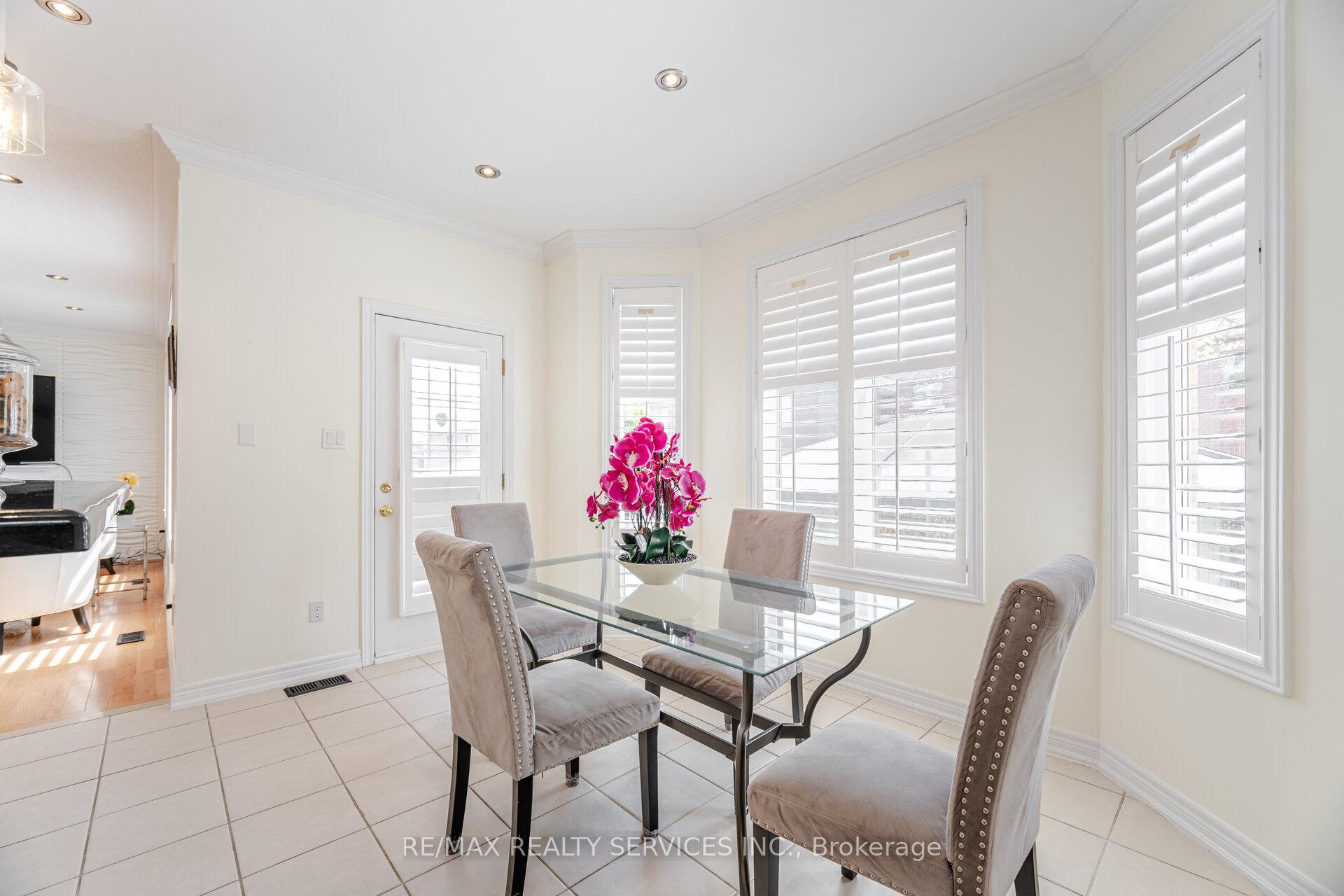 Photo 6 of 129 Seabreeze Avenue, Vaughan, Patterson — HOMEH