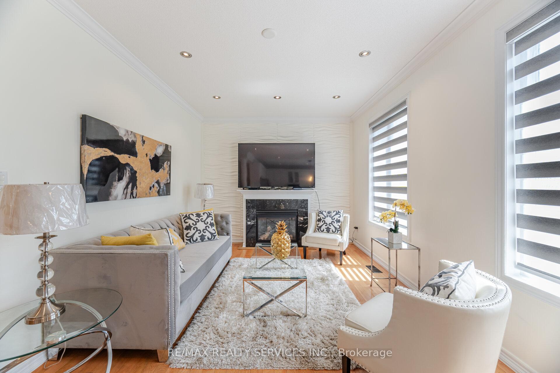 Photo 11 of 129 Seabreeze Avenue, Vaughan, Patterson — HOMEH