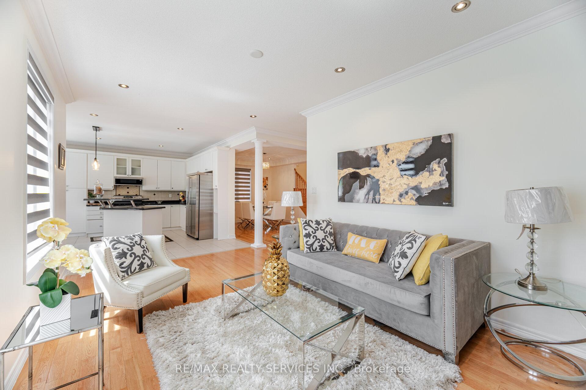 Photo 14 of 129 Seabreeze Avenue, Vaughan, Patterson — HOMEH