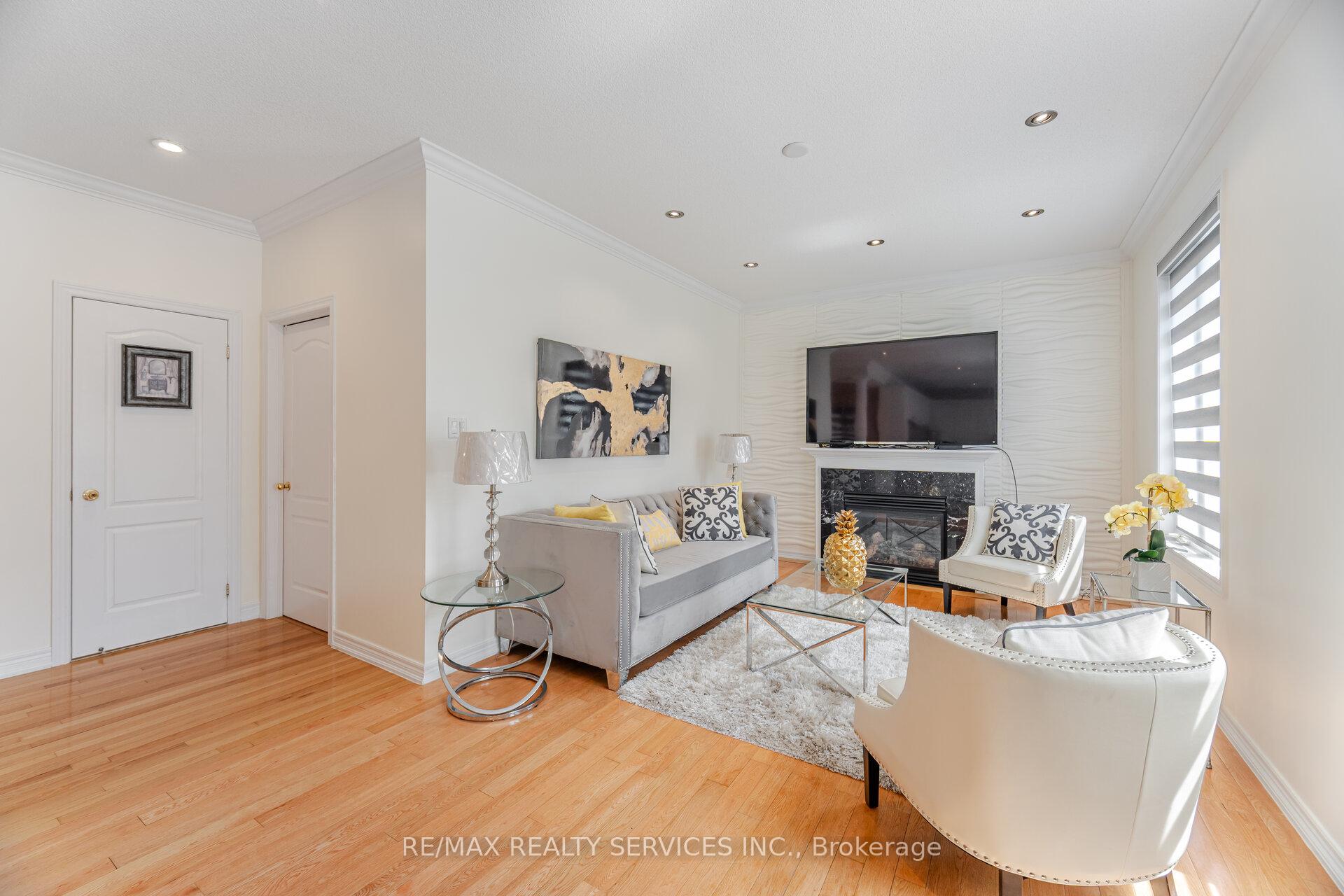 Photo 13 of 129 Seabreeze Avenue, Vaughan, Patterson — HOMEH