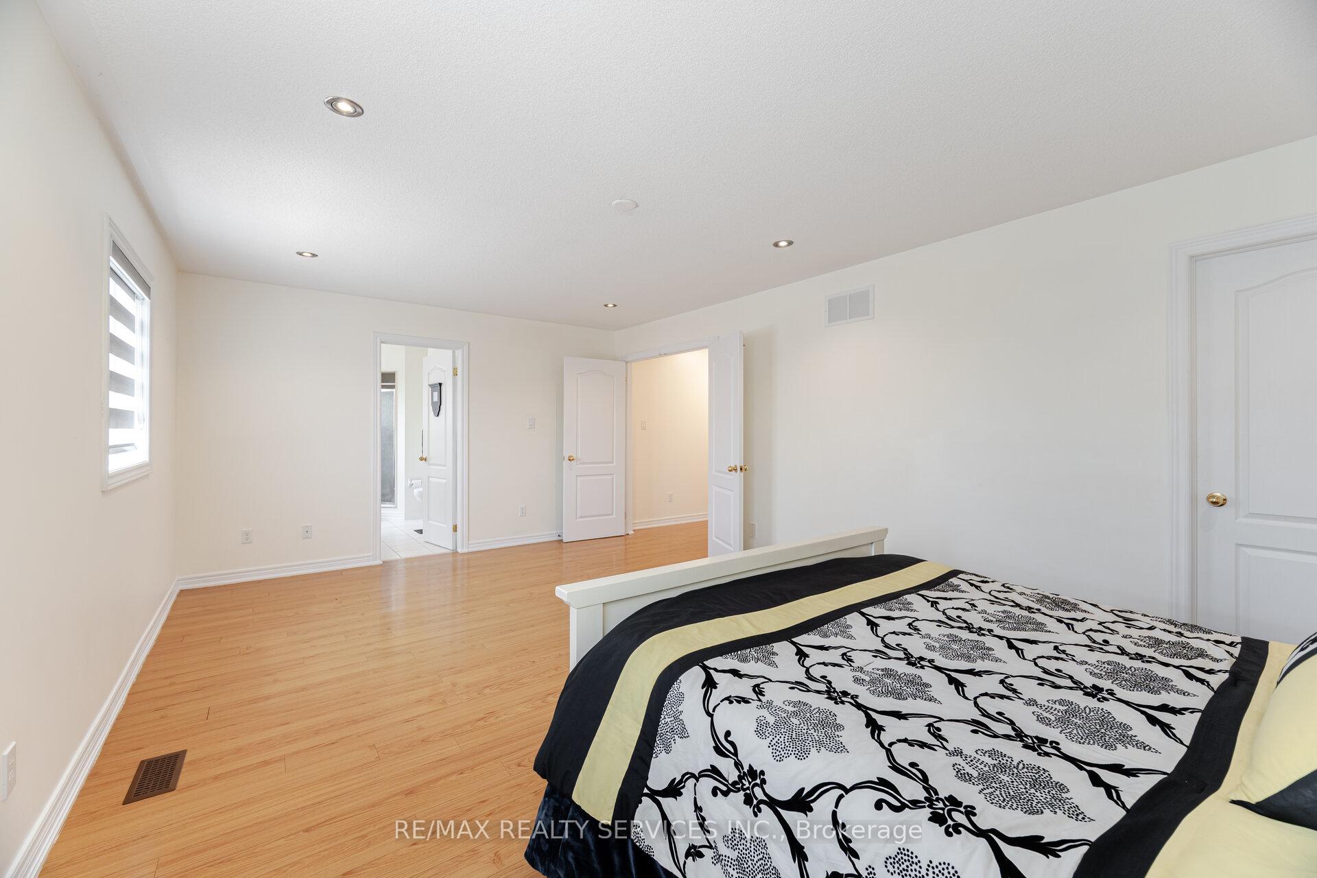 Photo 33 of 129 Seabreeze Avenue, Vaughan, Patterson — HOMEH