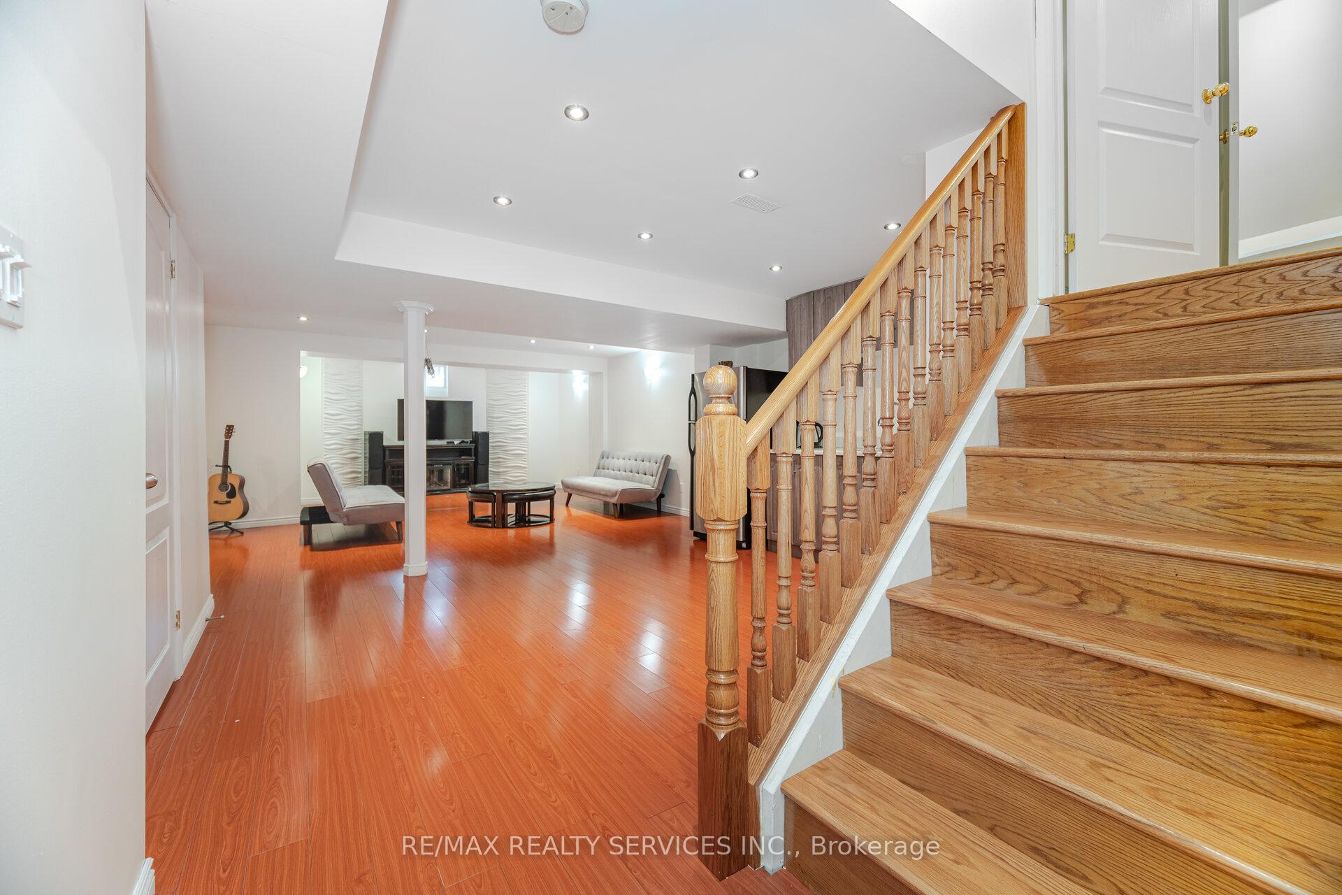 Photo 32 of 129 Seabreeze Avenue, Vaughan, Patterson — HOMEH