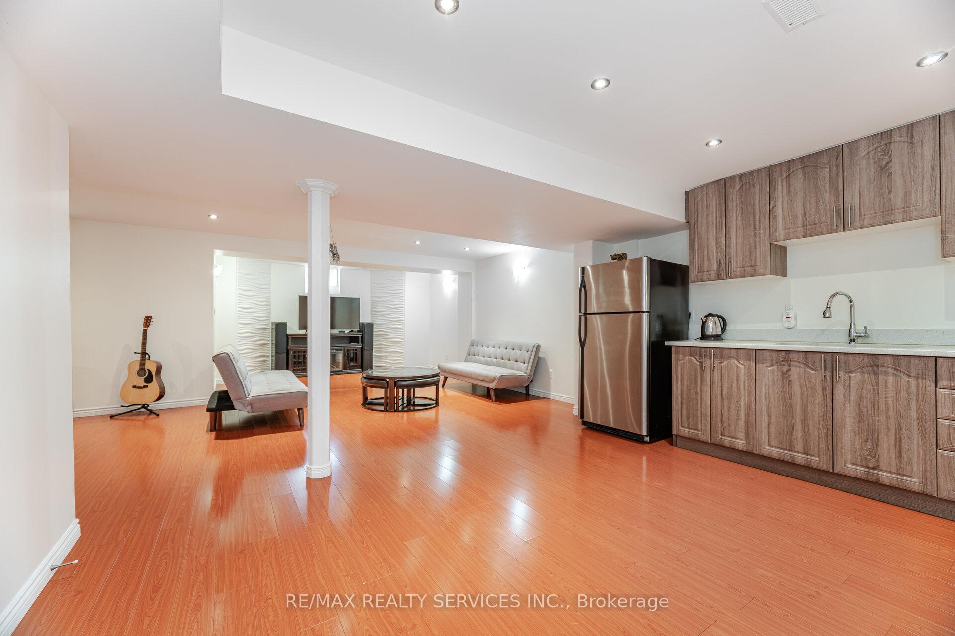 Photo 38 of 129 Seabreeze Avenue, Vaughan, Patterson — HOMEH