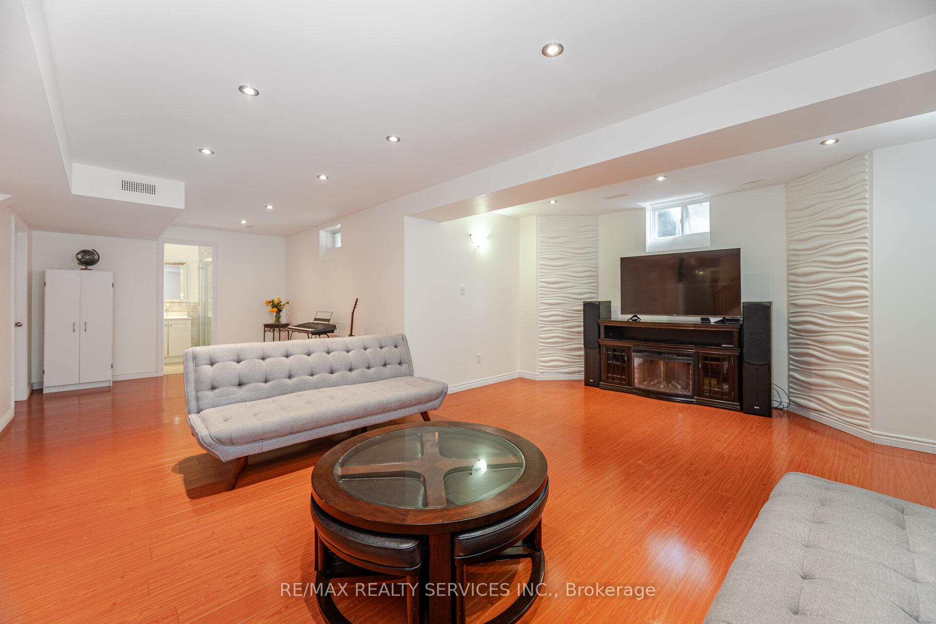 Photo 36 of 129 Seabreeze Avenue, Vaughan, Patterson — HOMEH