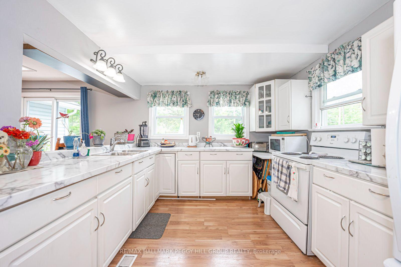 Photo 5 of 1776 Big Bay Point Road, Innisfil, Rural Innisfil — HOMEH