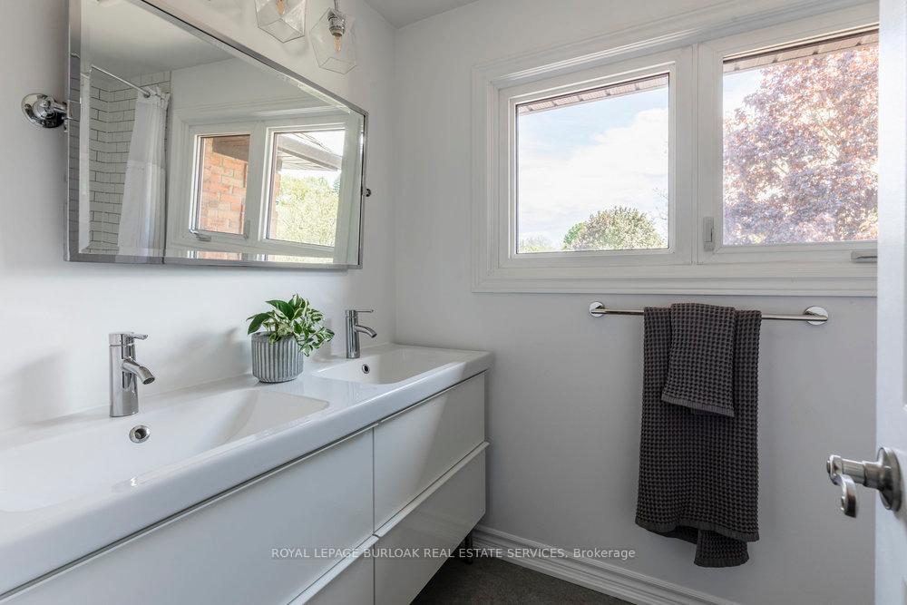 Photo 13 of 27 Forestview Drive, Hamilton, Dundas — HOMEH