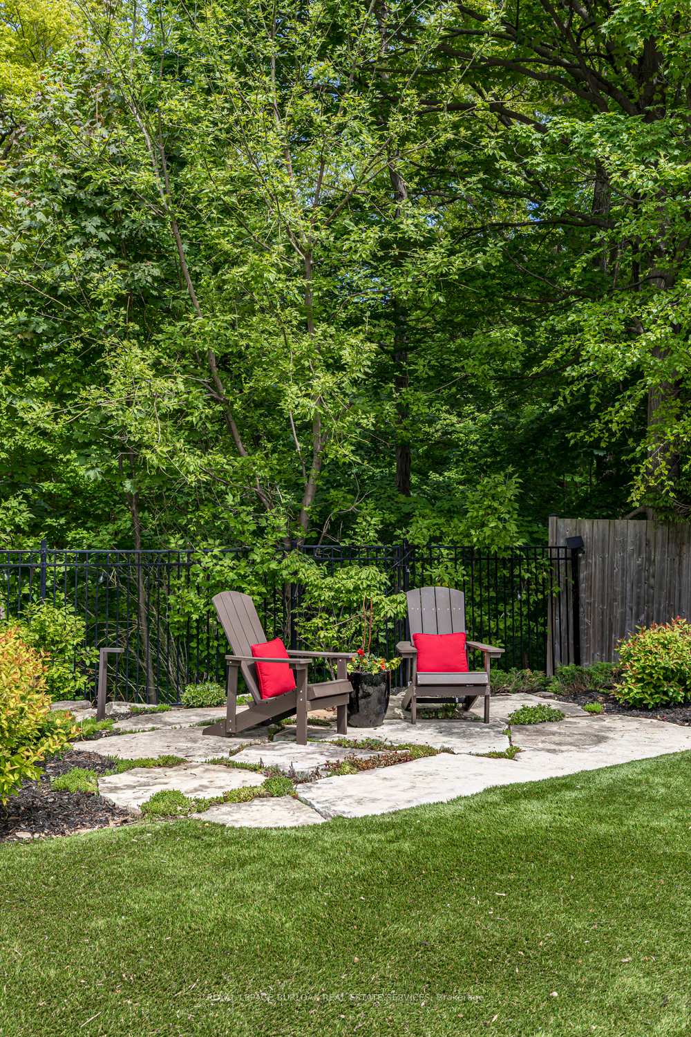Photo 36 of 27 Forestview Drive, Hamilton, Dundas — HOMEH