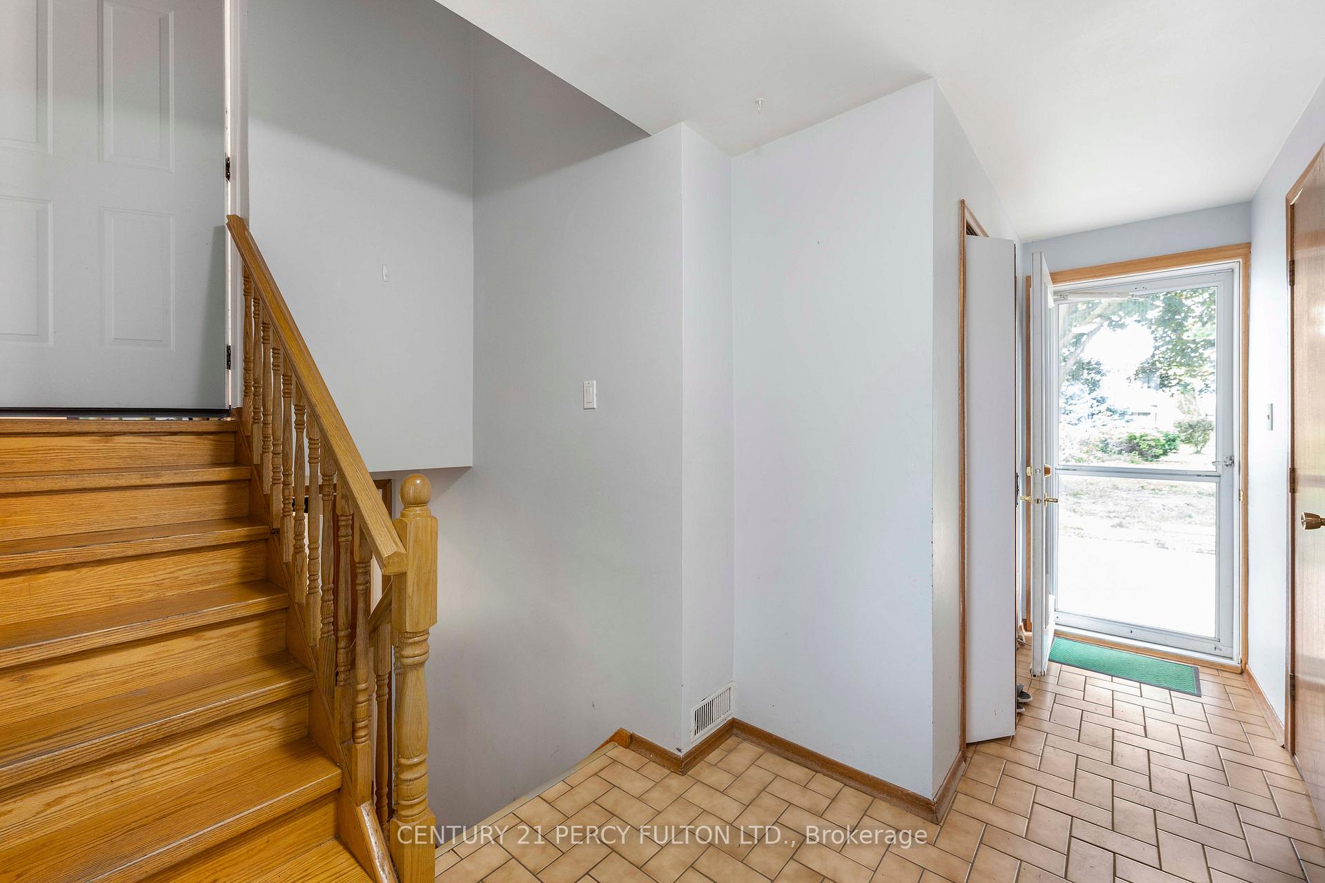 Photo 4 of Unit Bsmt, 125 Brant Avenue, Guelph, Victoria North — HOMEH