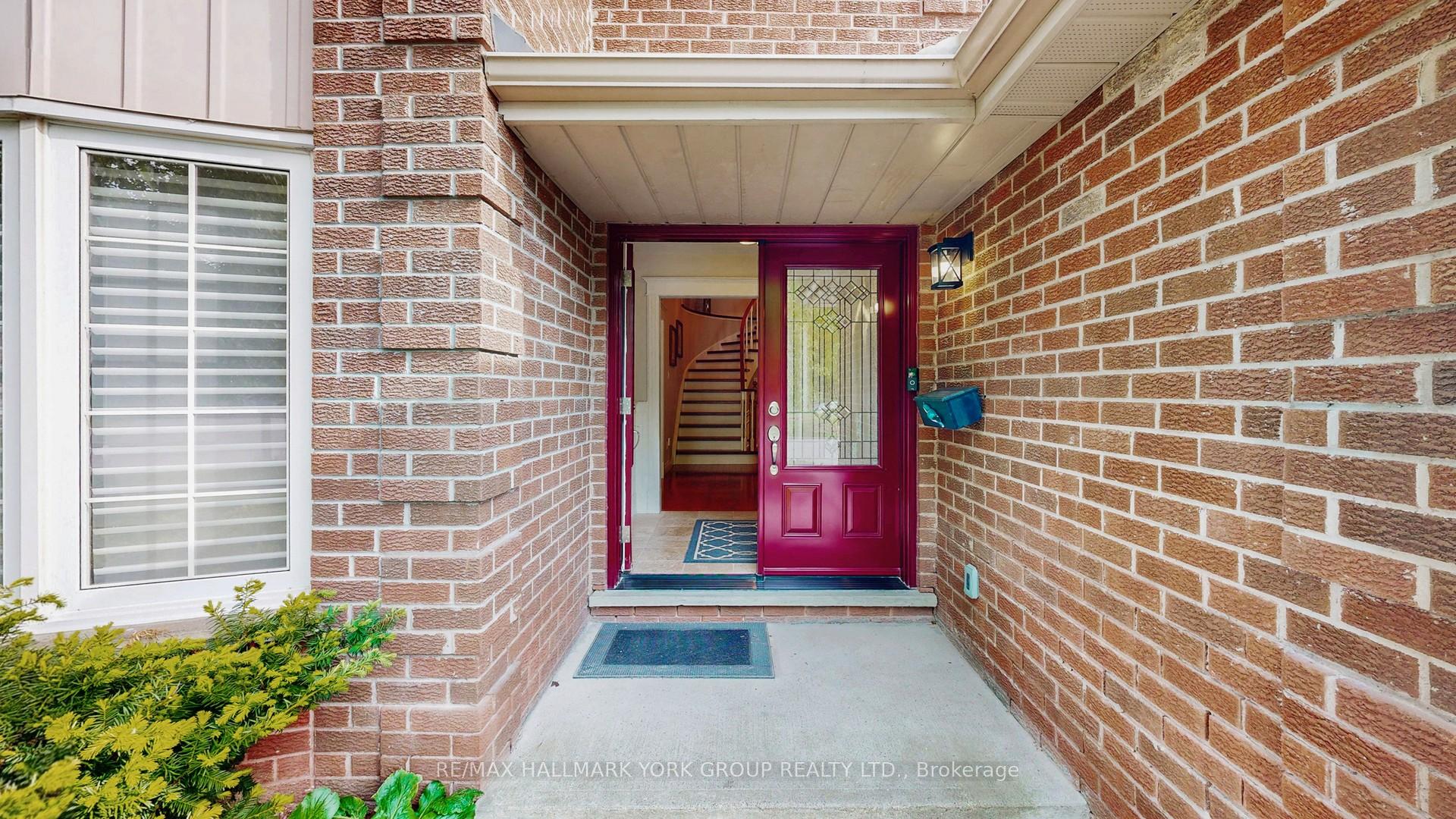 Photo 17 of 213 Kemano Road, Aurora, Aurora Heights — HOMEH