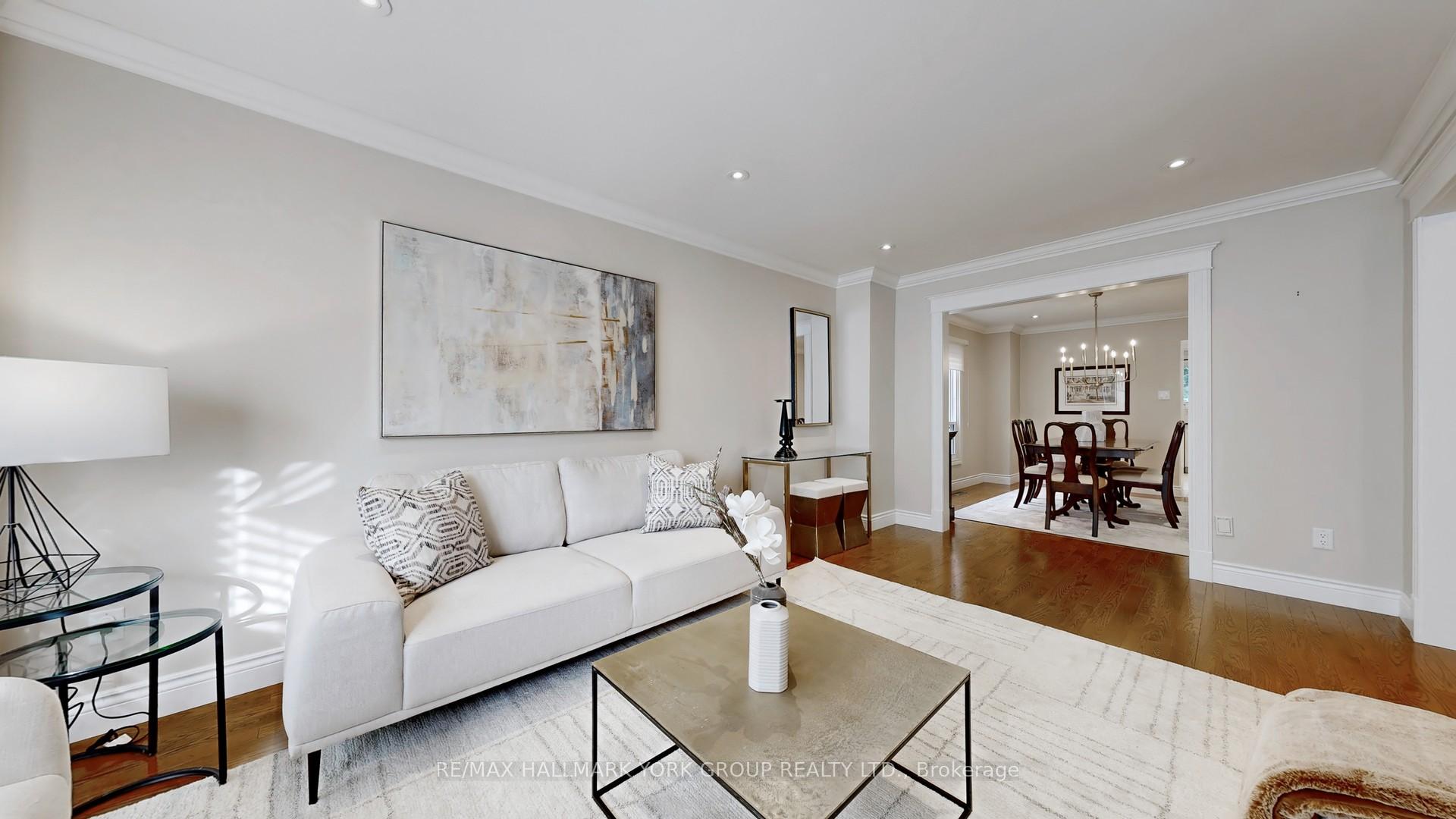 Photo 10 of 213 Kemano Road, Aurora, Aurora Heights — HOMEH